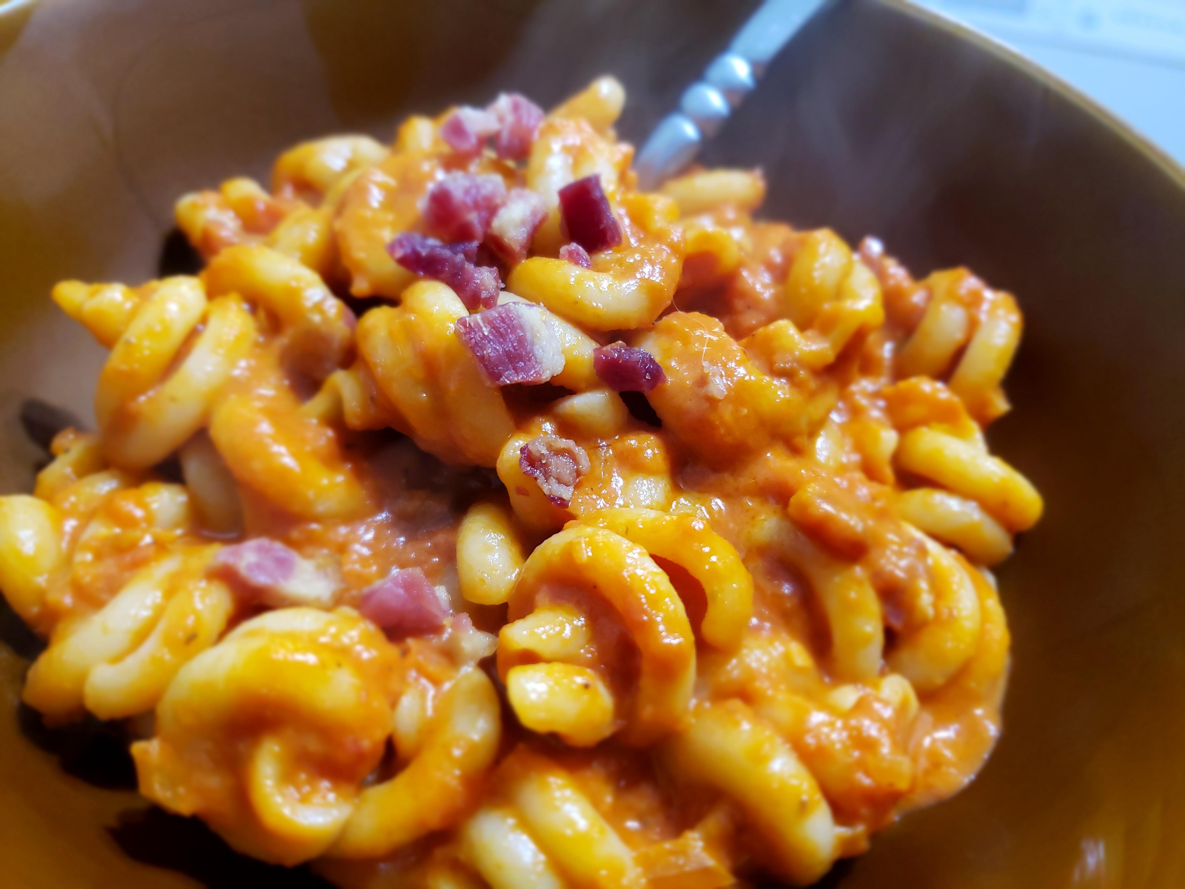 [OC] Trottole alla vodka with crispy pancetta r/FoodPorn