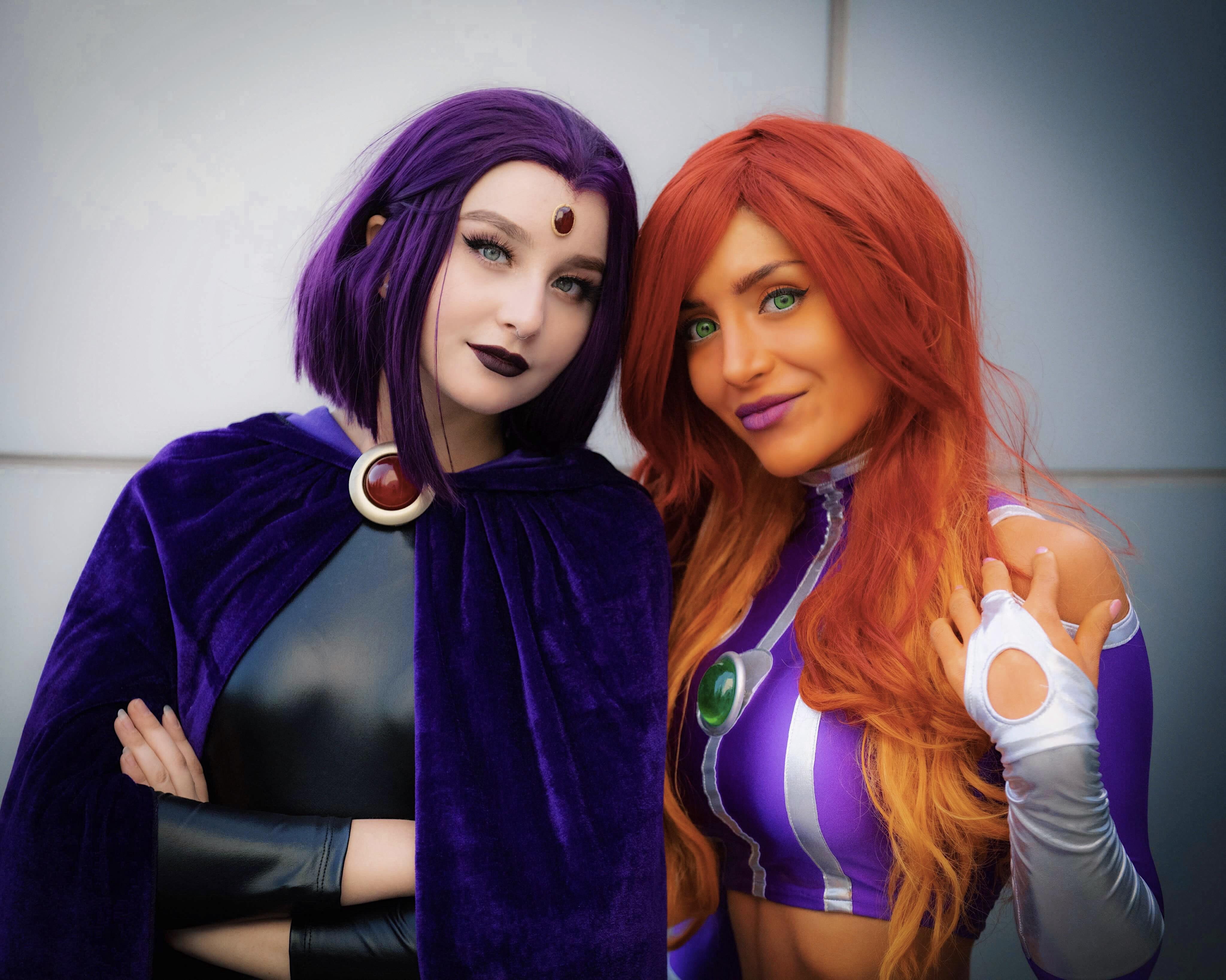 Starfire (self) and Raven cosplay : teentitans