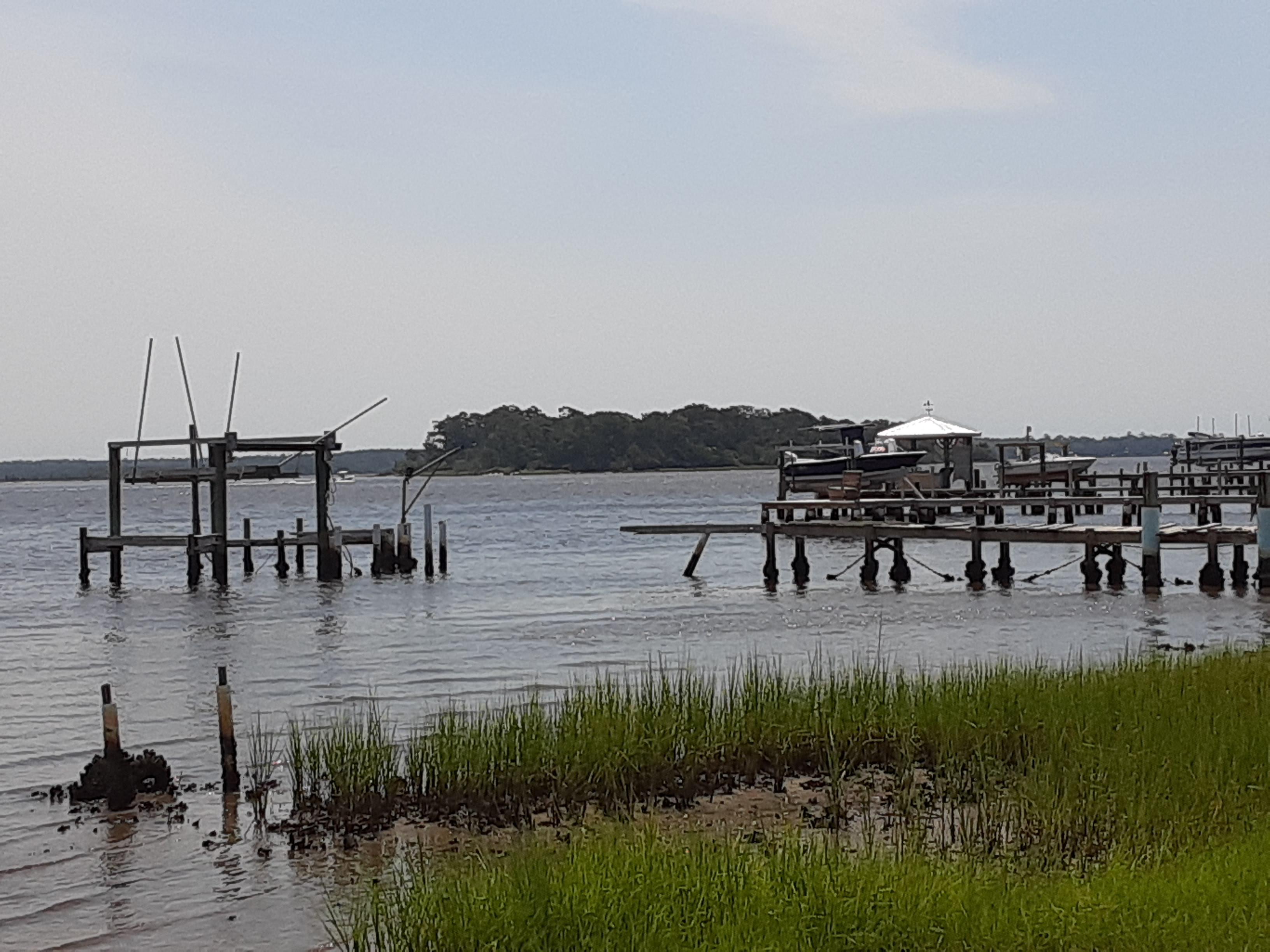 Nice day on the White Oak River in Swansboro r/NorthCarolina