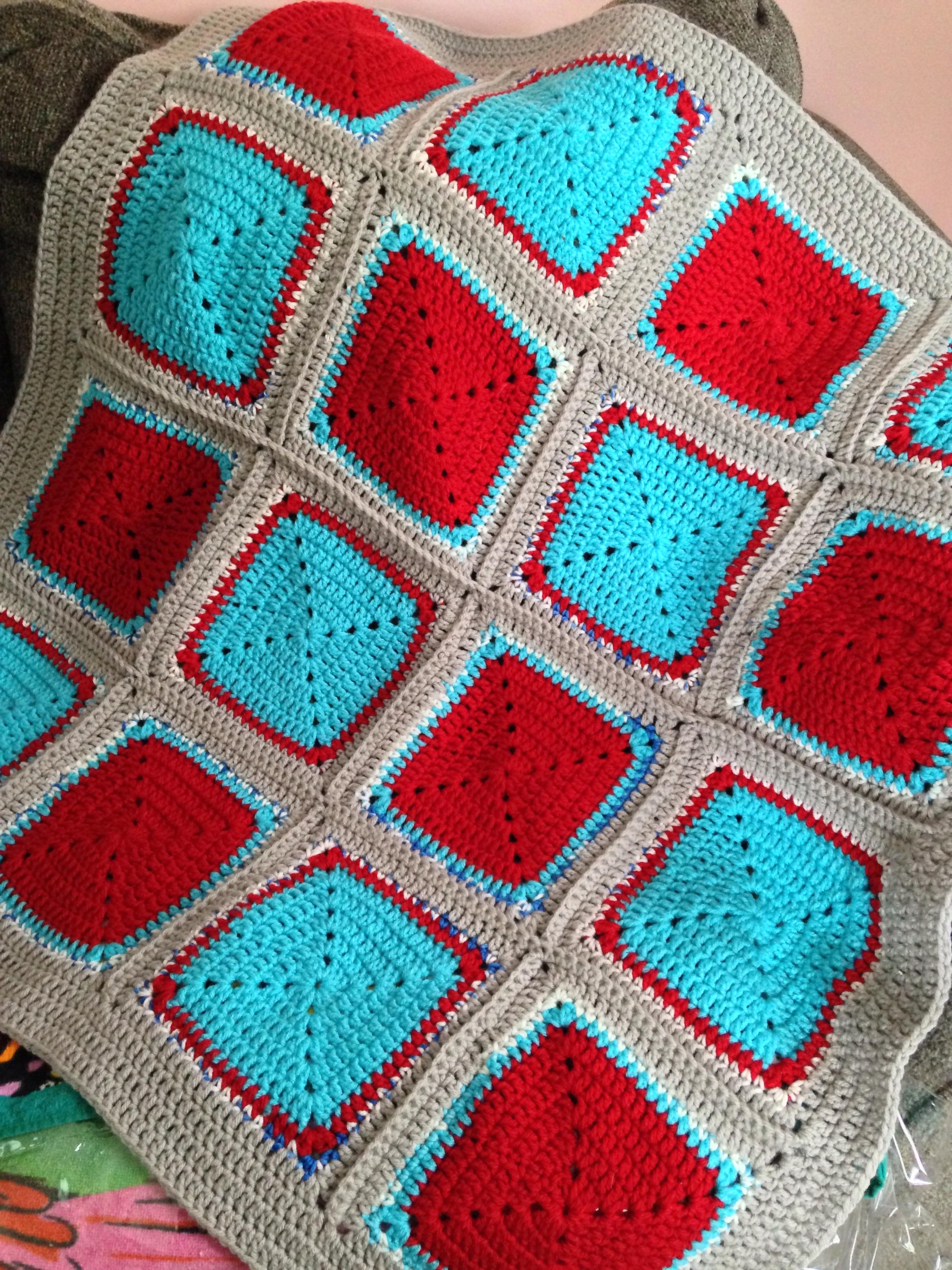 Baby blanket I made for a (friend's) Dr. Seuss themed nursery. r/crafts