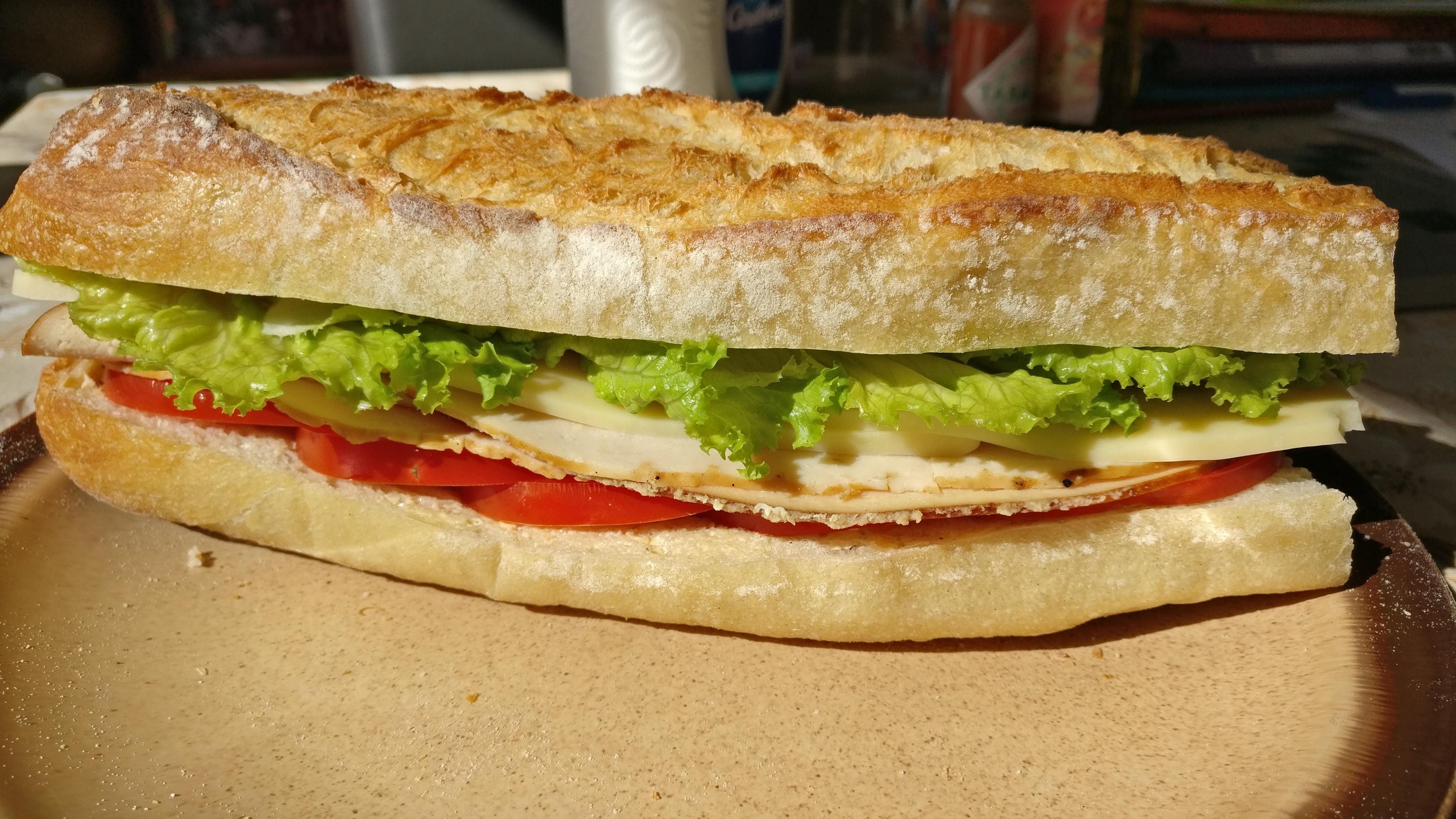 [Homemade] Chicken Sandwich with Emmental Cheese, Fresh Tomatoes and