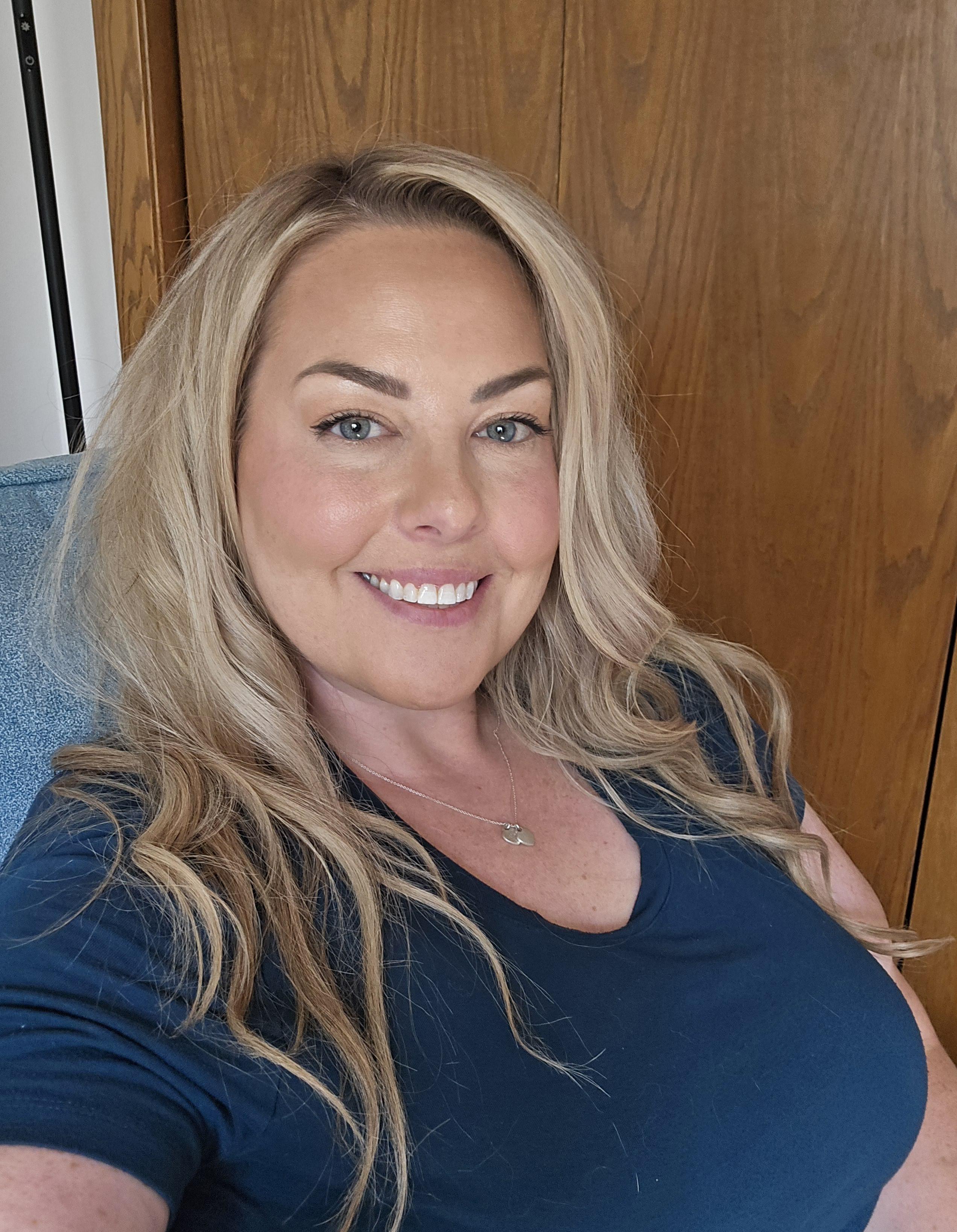 It's finally Friday r/BBW_EYECANDY