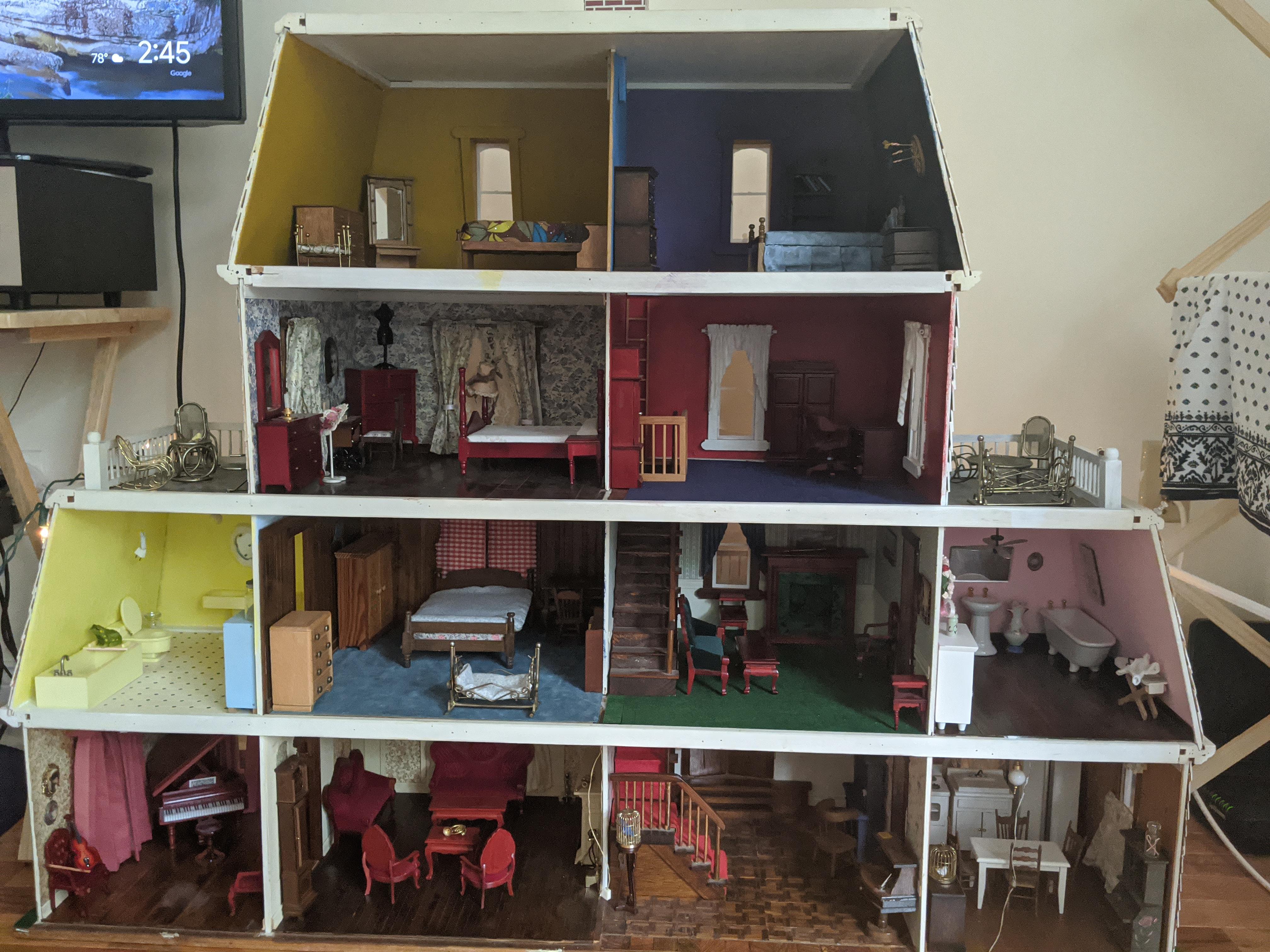 Just picked up this 112 scale dollhouse for 250 with the furniture included!! r/Dollhouses