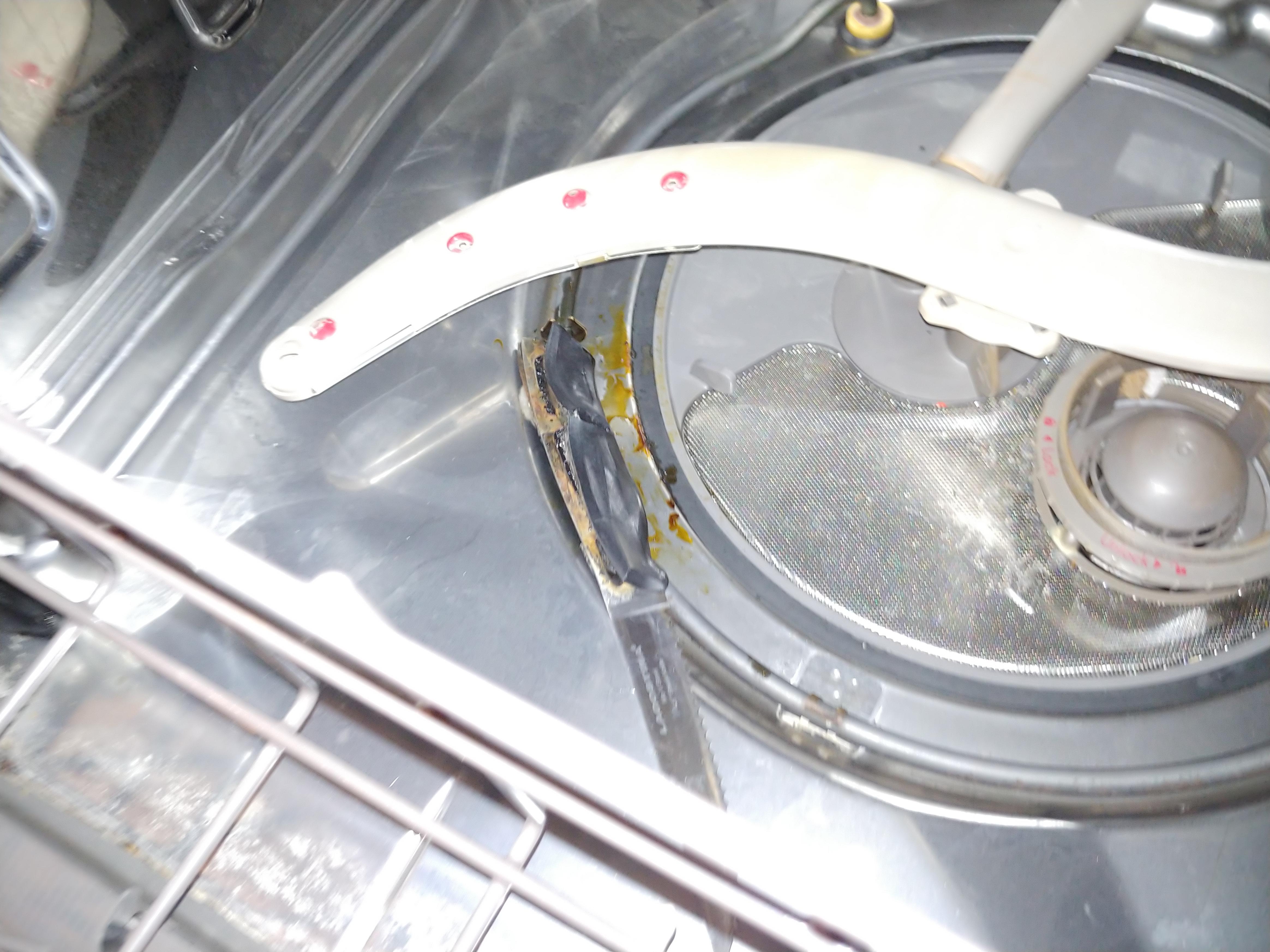 Short story knife in washing machine falls into the bottom and gets