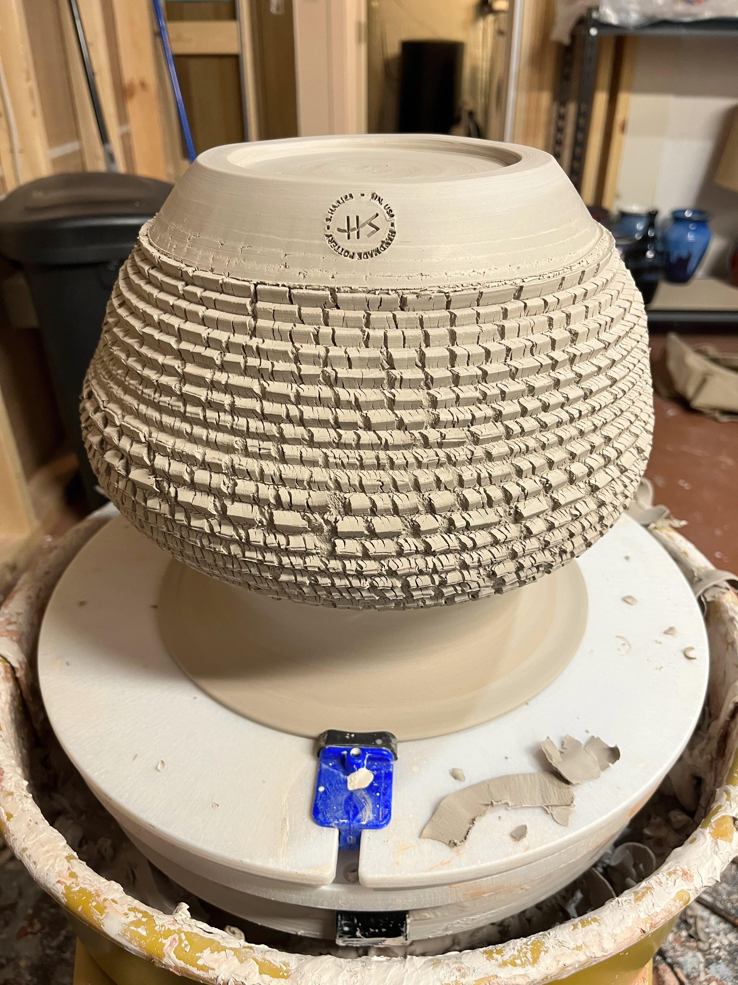 Trimming the base of this vase r/Pottery