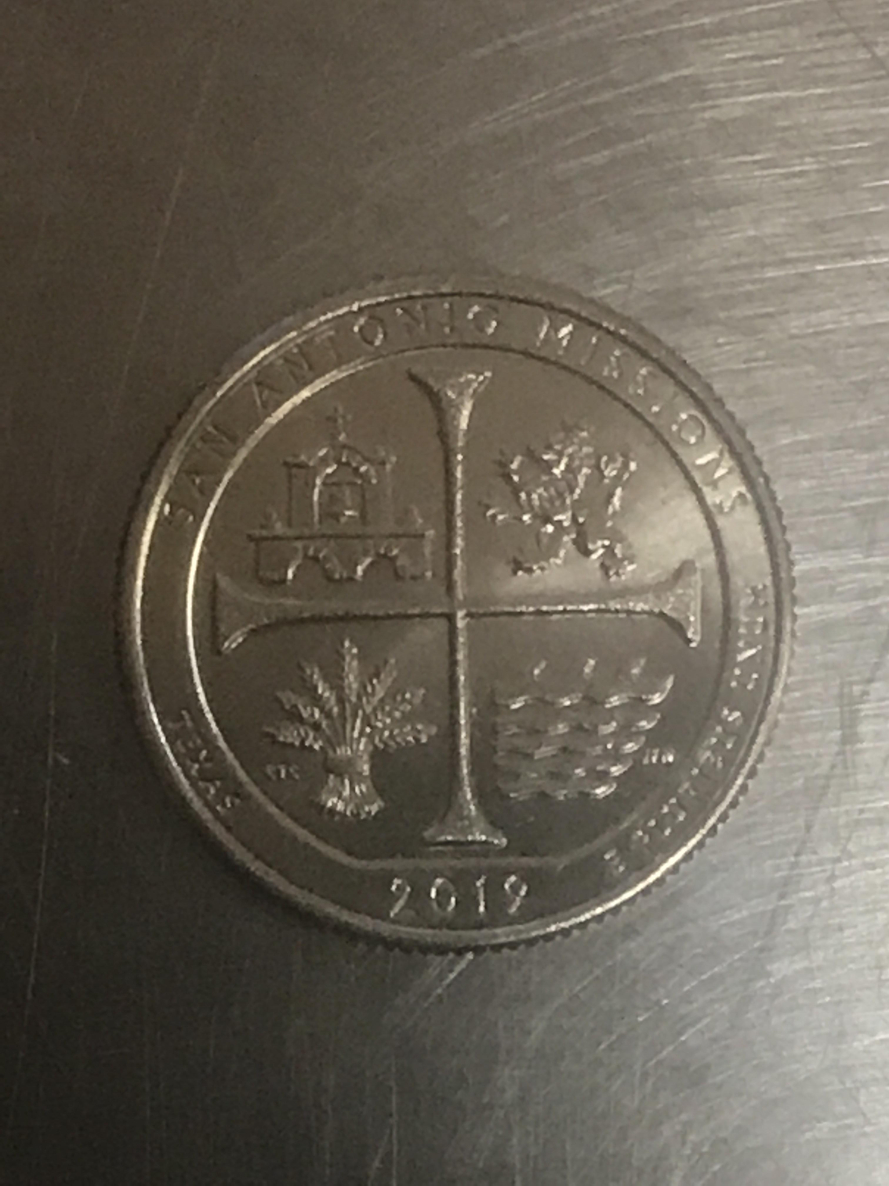 Found W on San Antonio quarter today out of circulation! r/coins