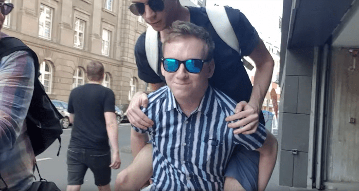 The Spiffing Brit face reveal from Tip. Yogscast