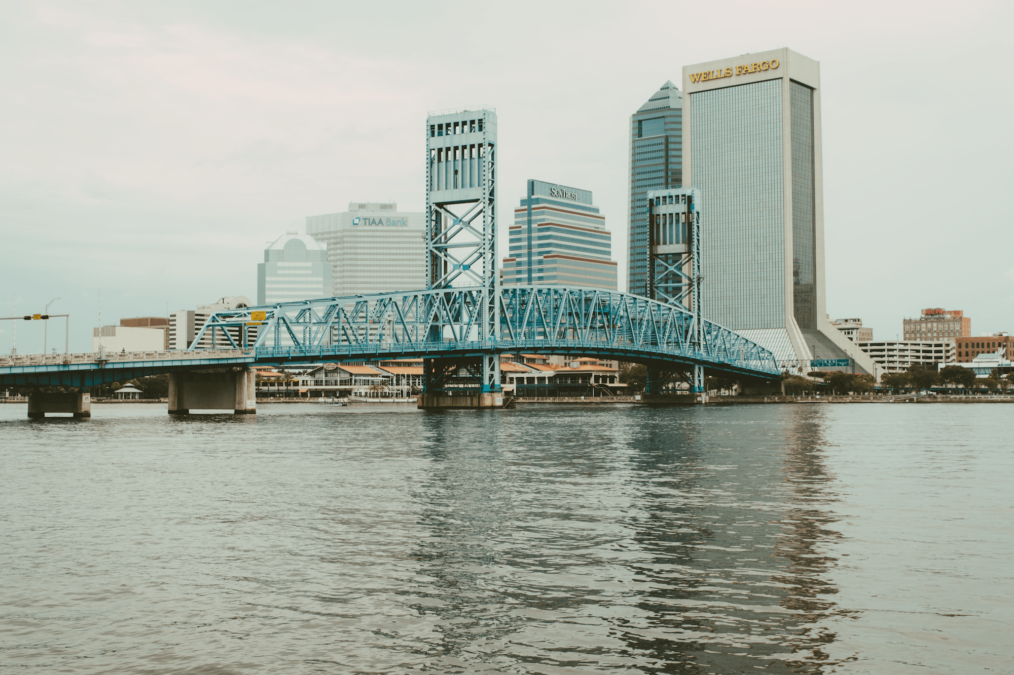 Jacksonville, Florida's Iconic Main Street Bridge [OC] [2000x1333] r/bridgeporn