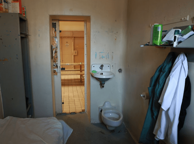 A Canadian single prison cell r/Prison