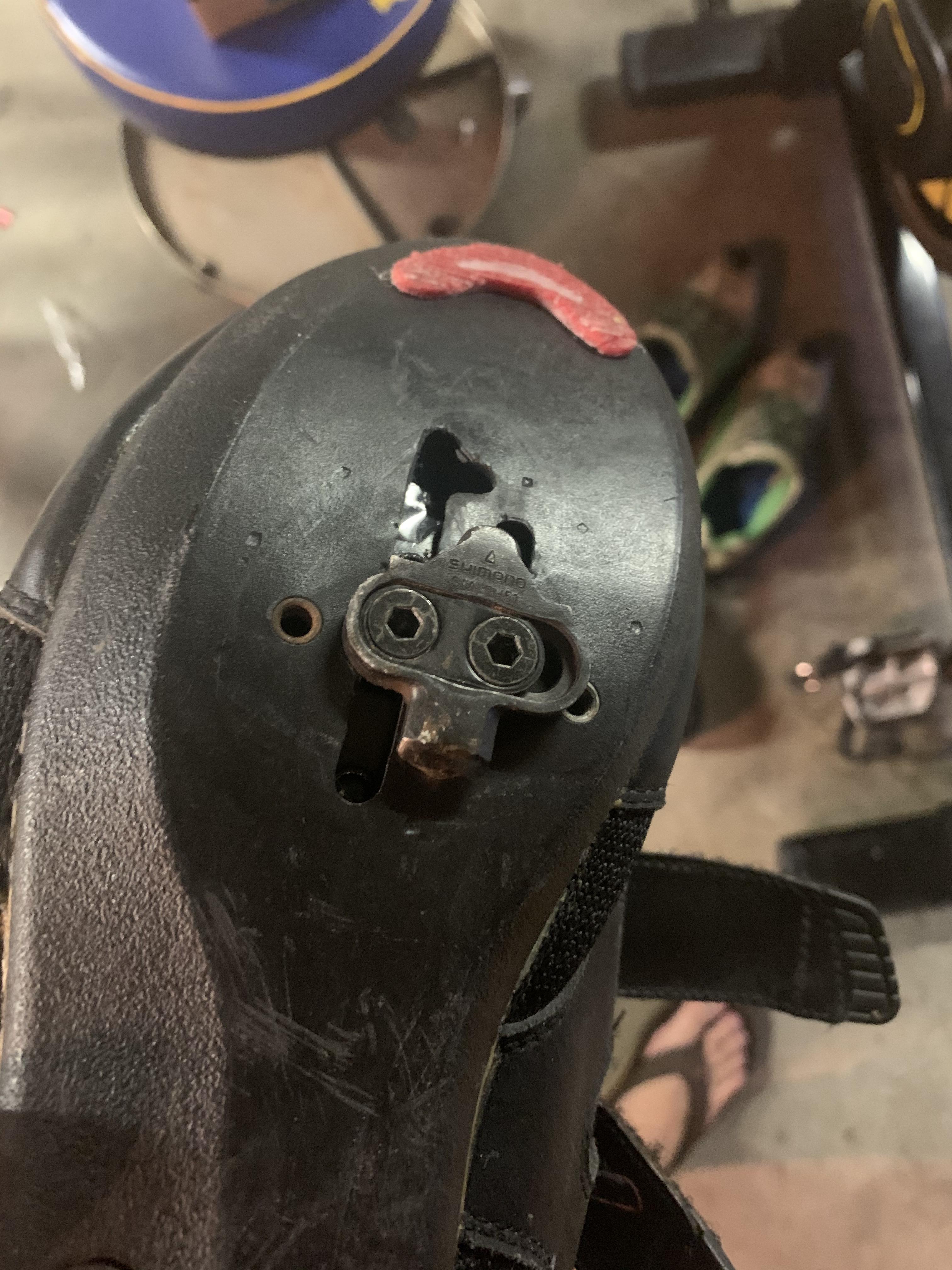 What kind of pedals go with these clips pelotoncycle