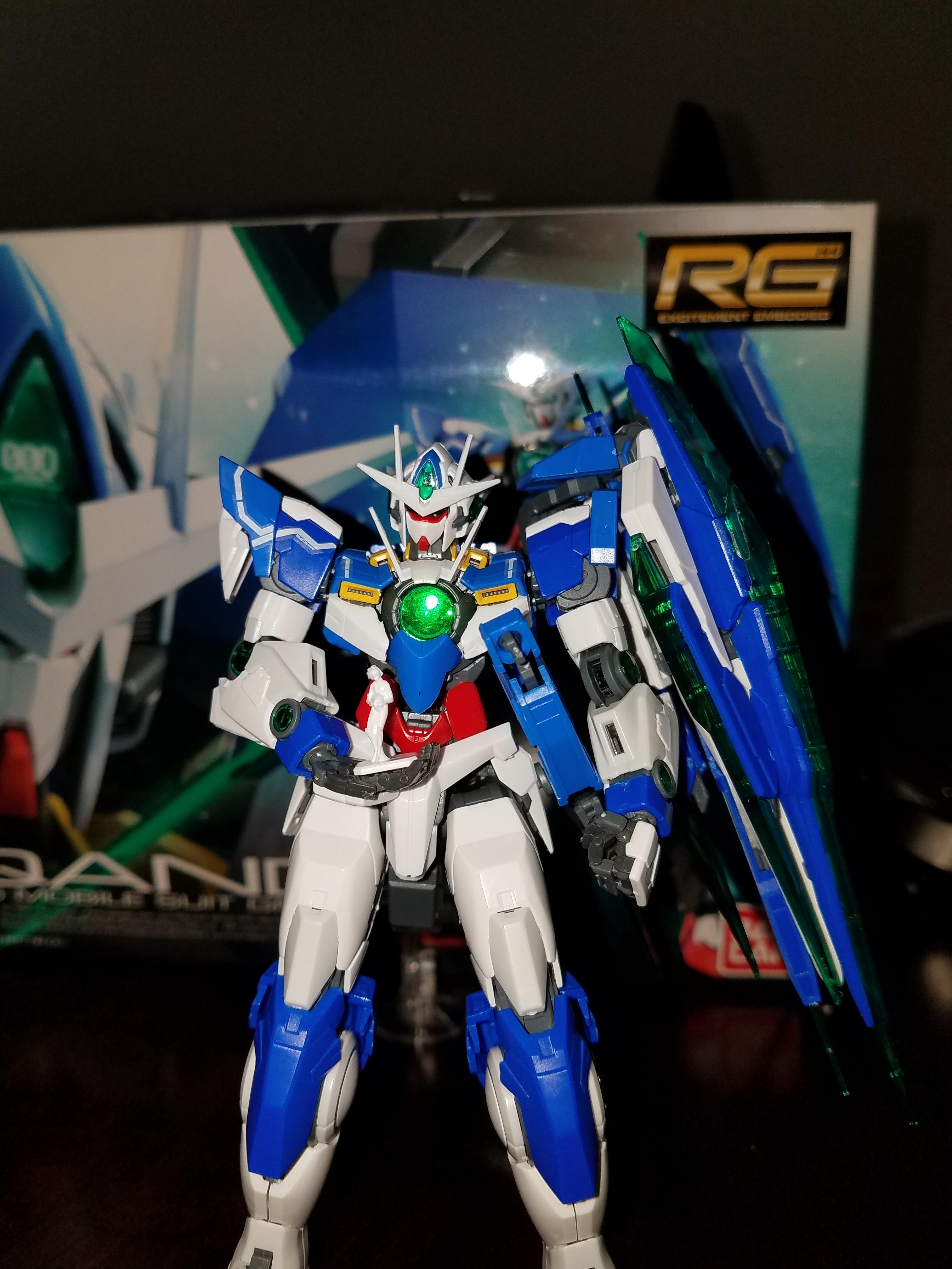 First gundam rg 00 qan[t] Gunpla