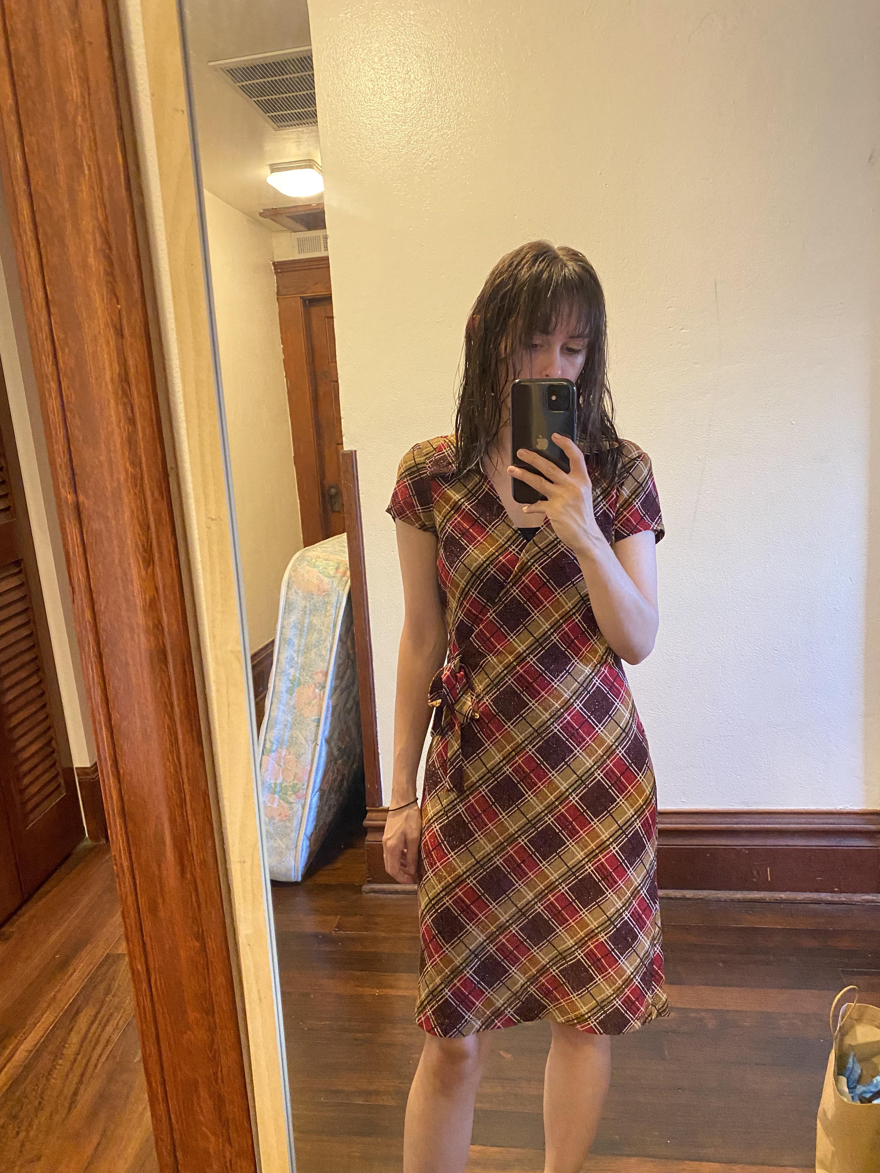 Thrifted this dress, should I get it hemmed? r/PetiteFashionAdvice