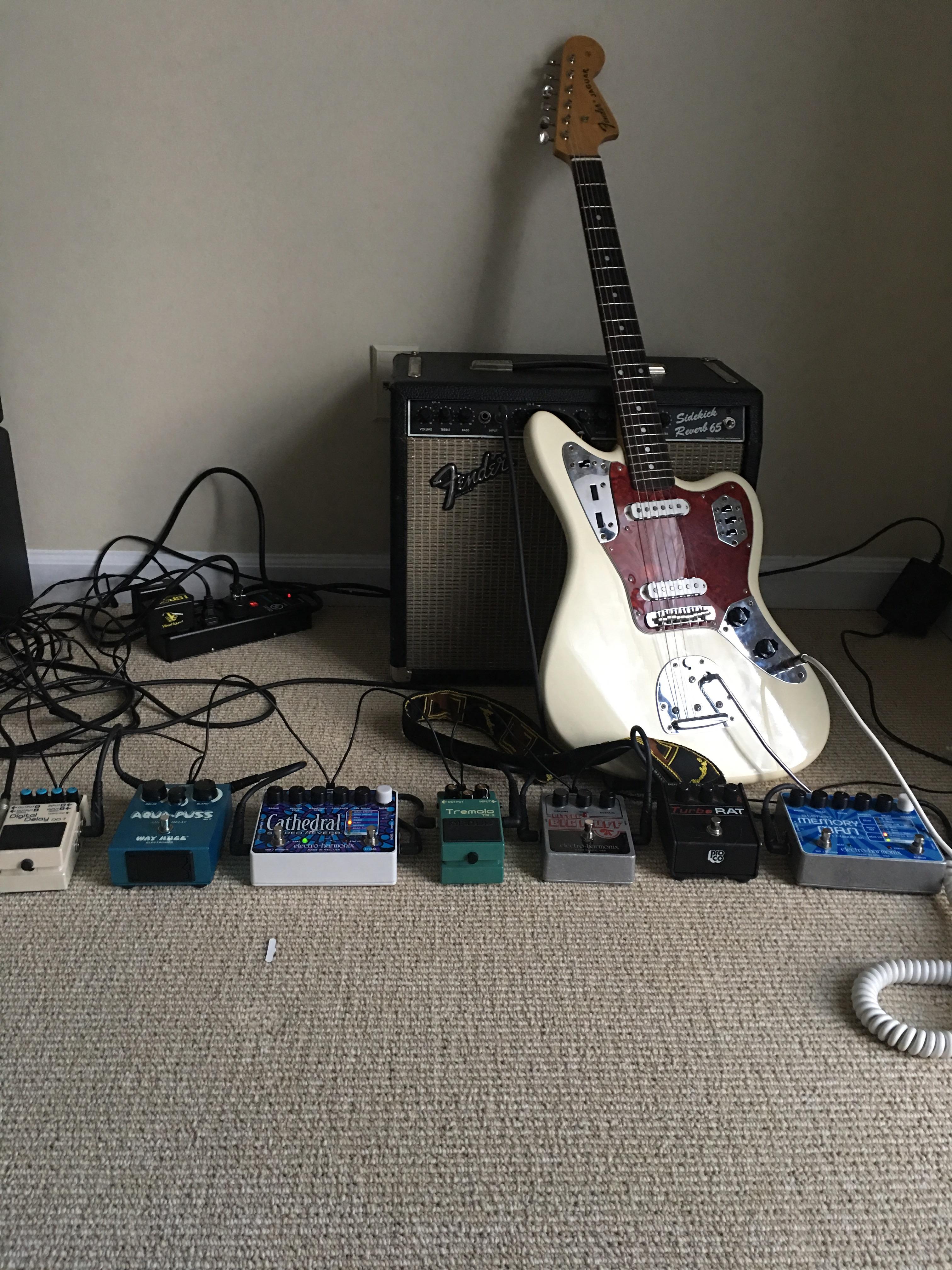 My redone apartment setup r/guitarpedals