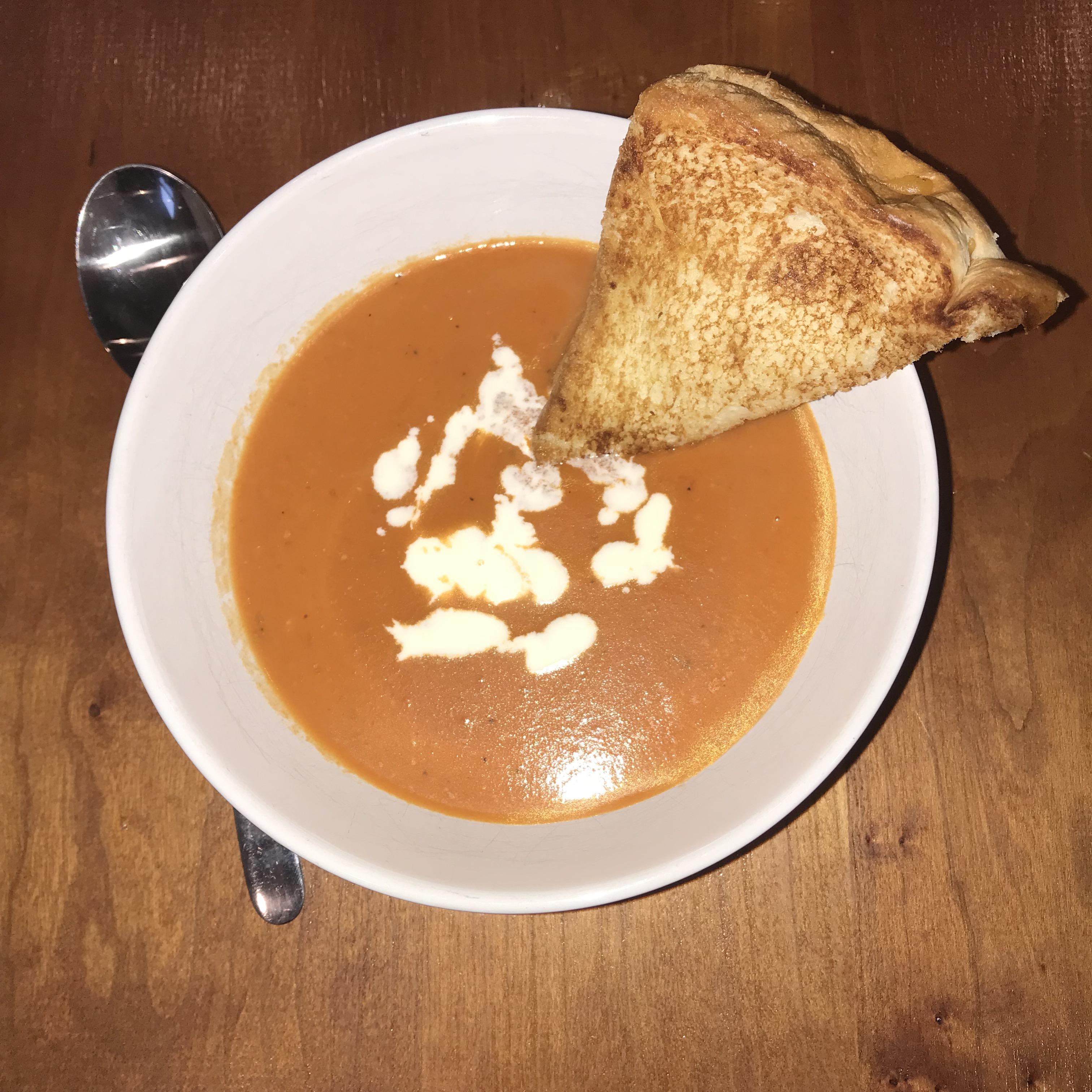 [homemade] tomato bisque and grilled cheese r/food