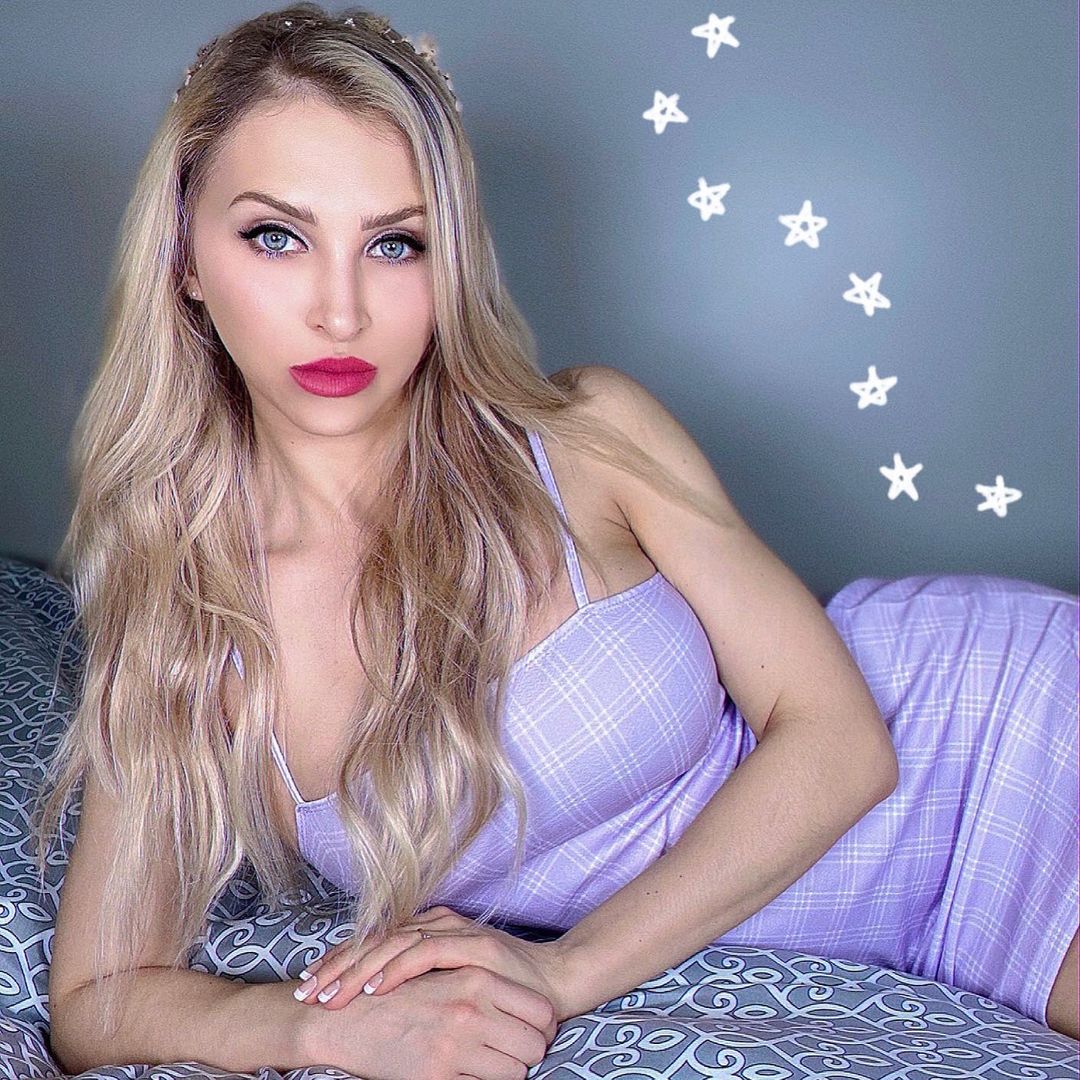 Alix Lynx : ClassyPornstars