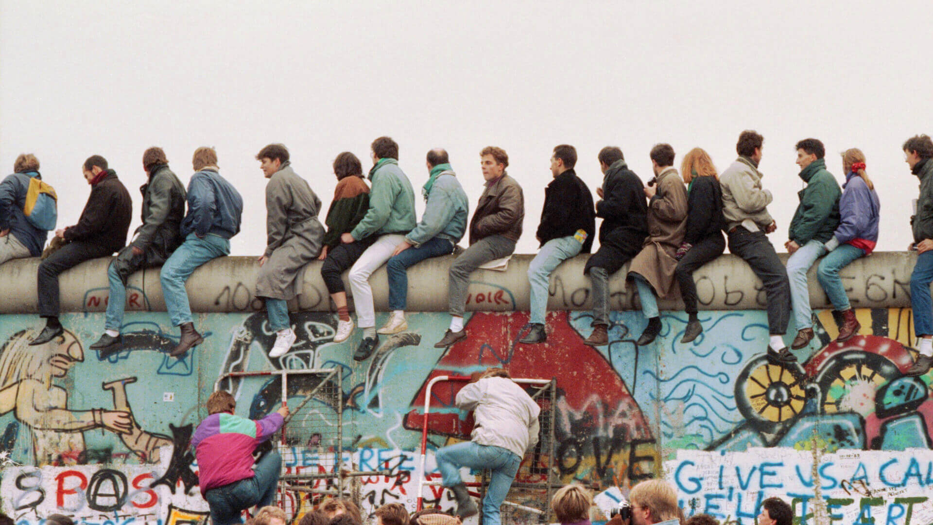 The Fall of the Berlin Wall, 1989 r/berlin