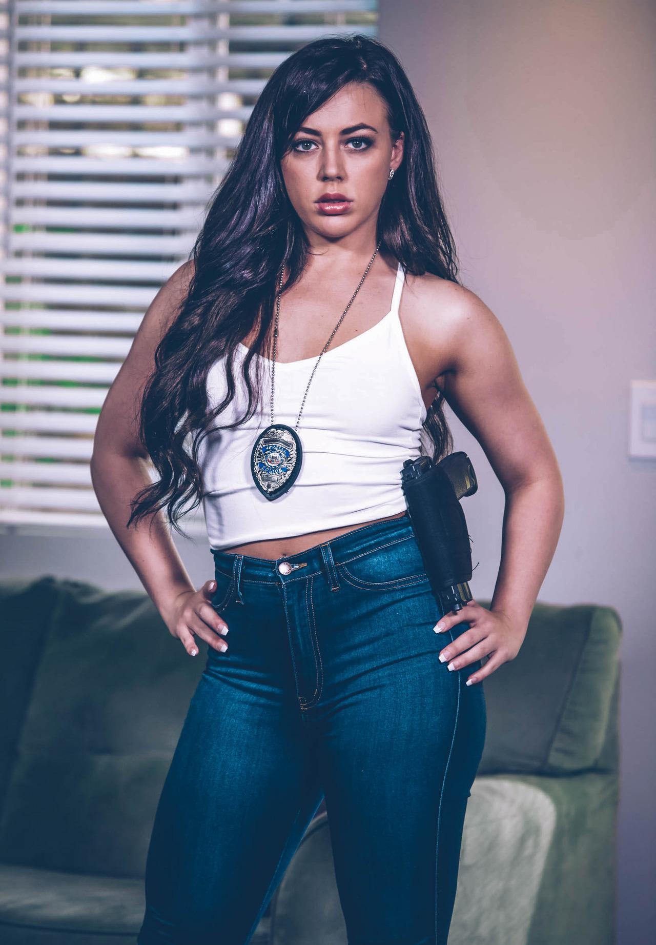 Whitney Wright : whitetanktops