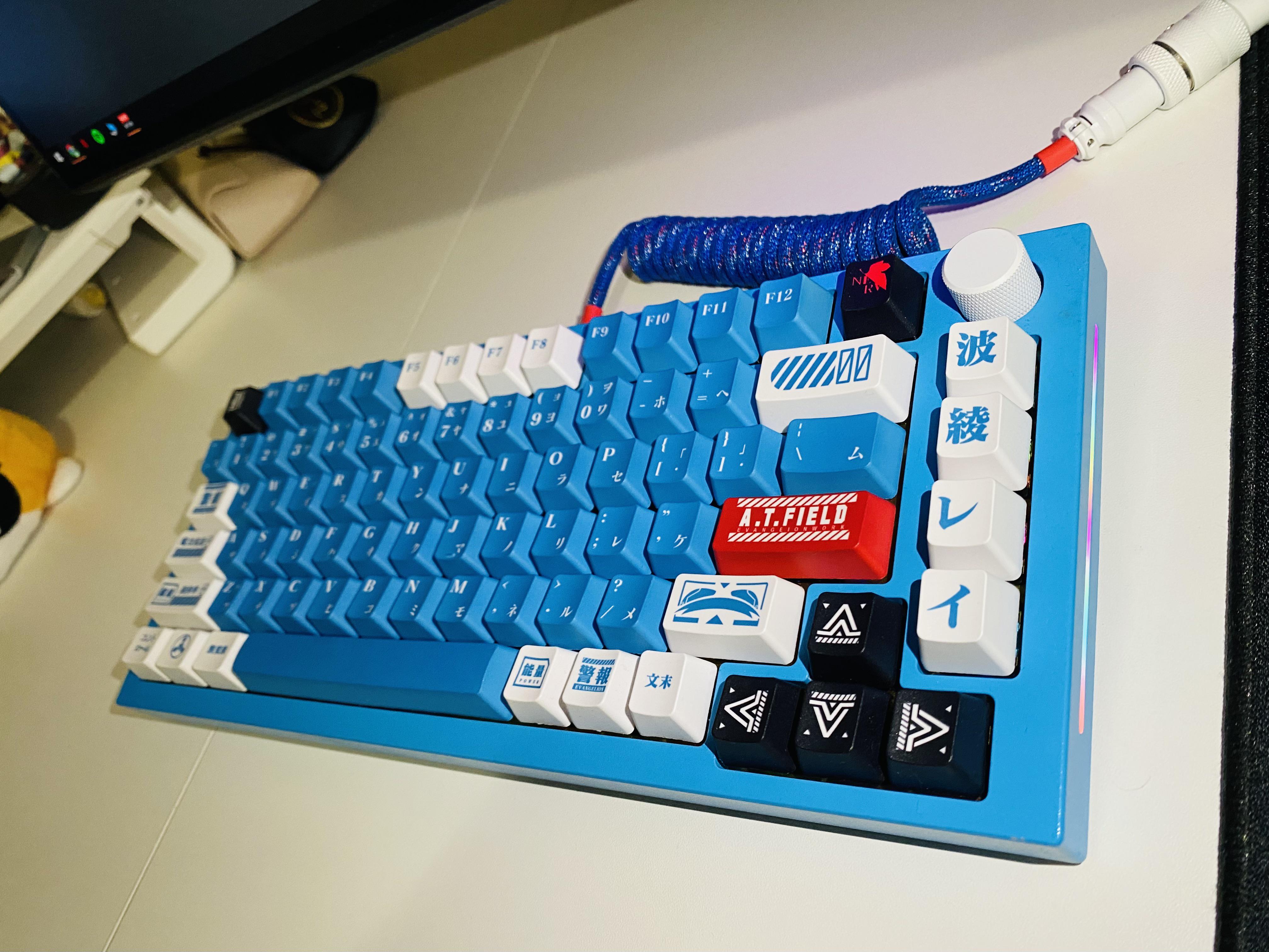 Built my first keyboard! Spray painted GMMK Pro MechanicalKeyboards