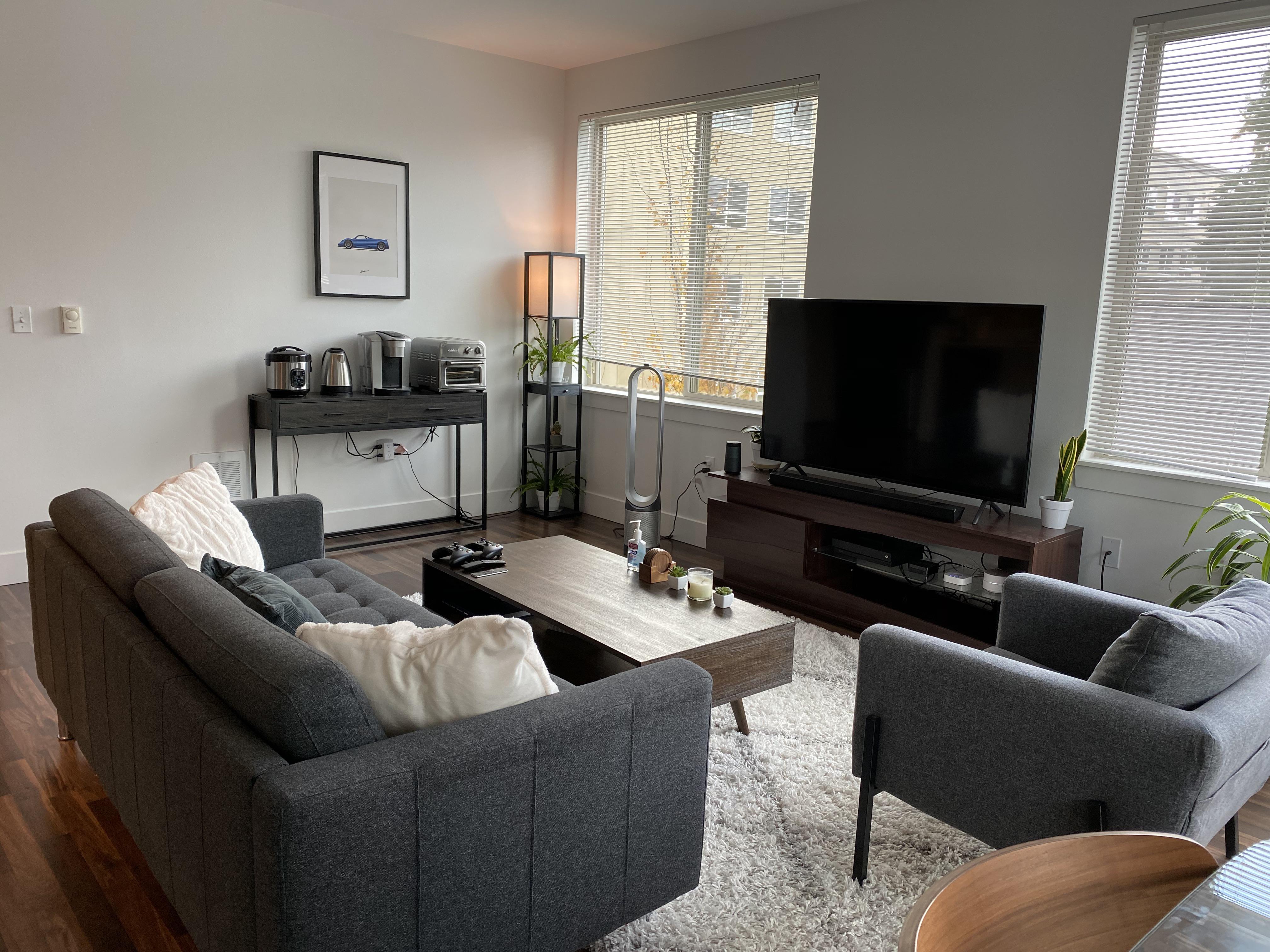 Im back boys. Postbreakup apartment look r/malelivingspace