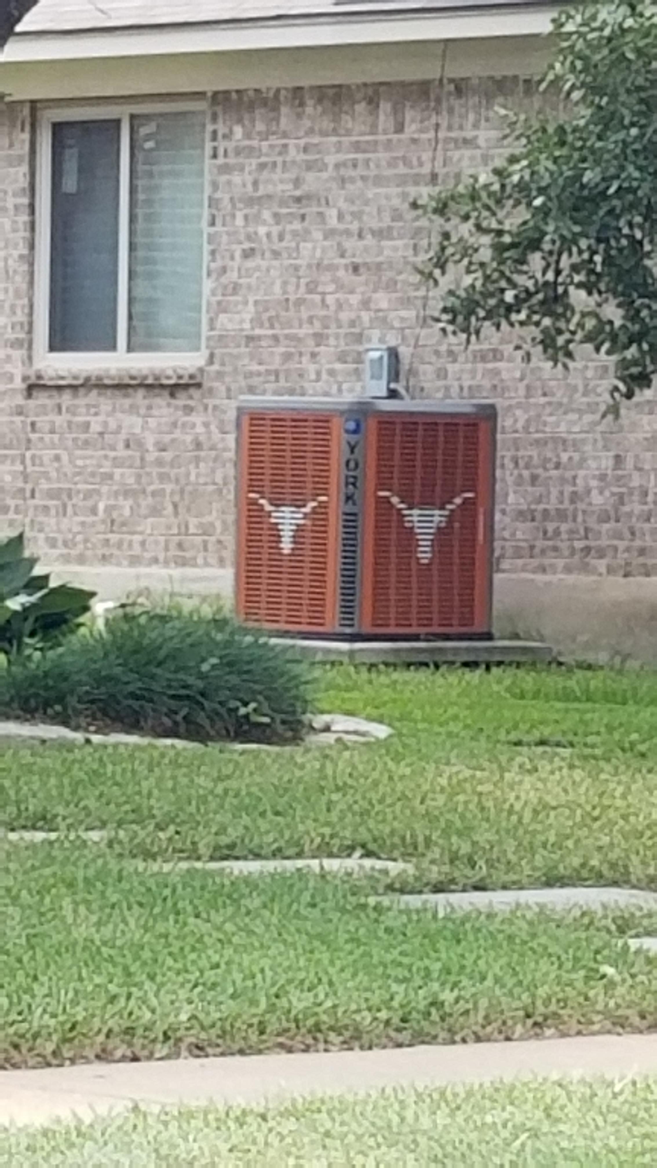 In todays Sht post, here's a Texas Longhorn York. 🤮 r/HVAC