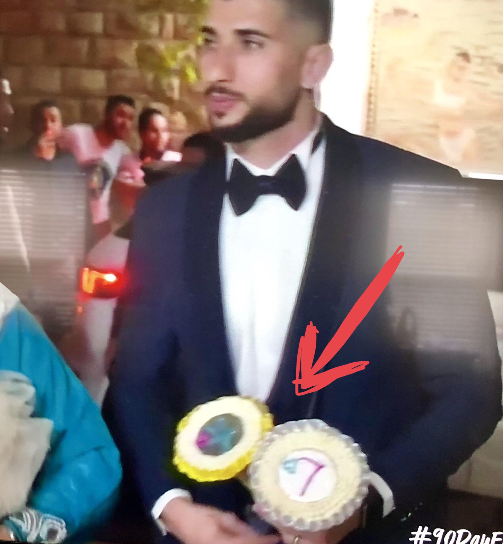 Can someone tell me what Aladin and Laura were carrying at their