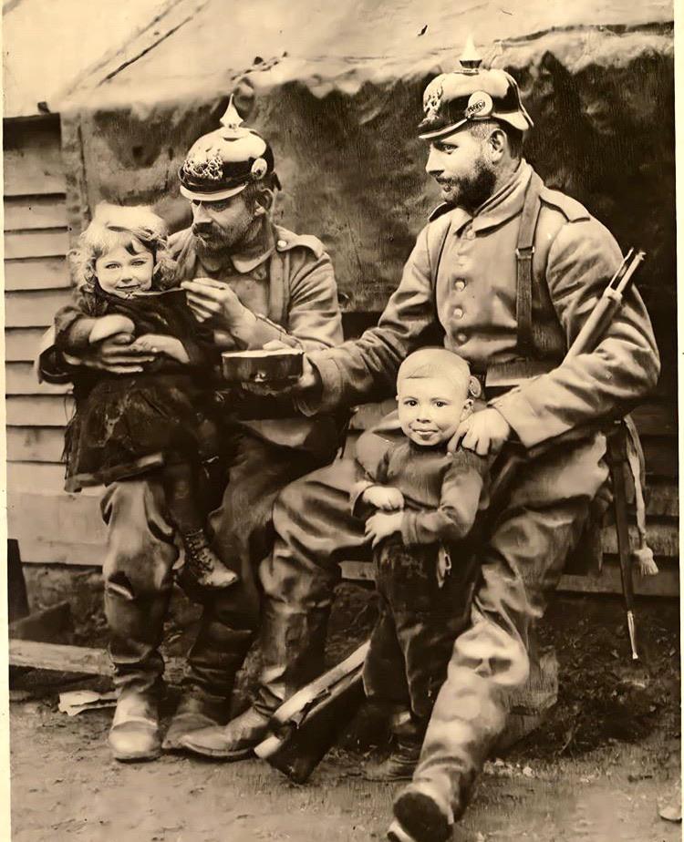 Propaganda photo of German soldiers feeding Belgian children in 1915. r/WWIpics