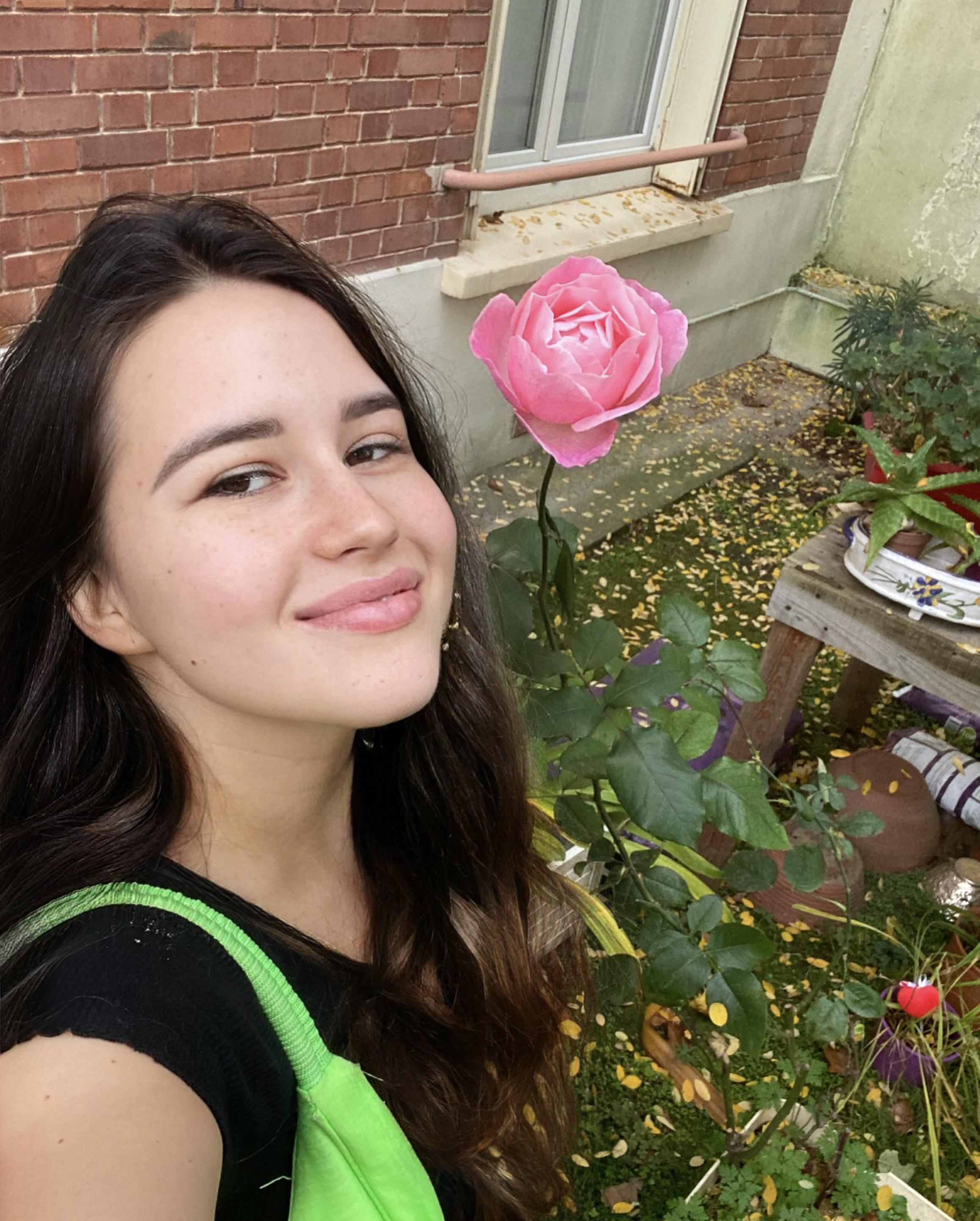 Do you like flowers? r/FreckledGirls