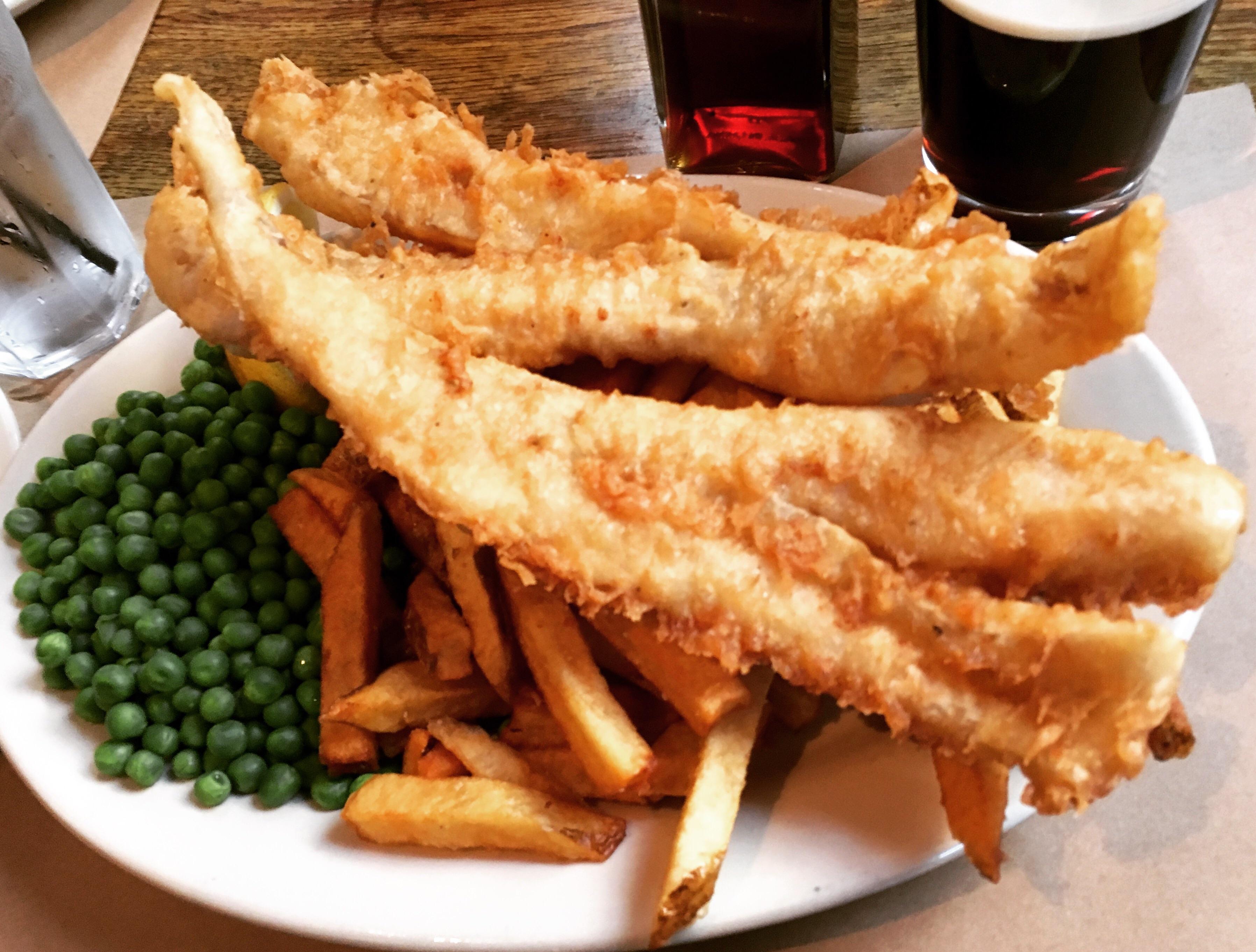 Fish and Chips with Green Peas [1000X1000] r/FoodPorn
