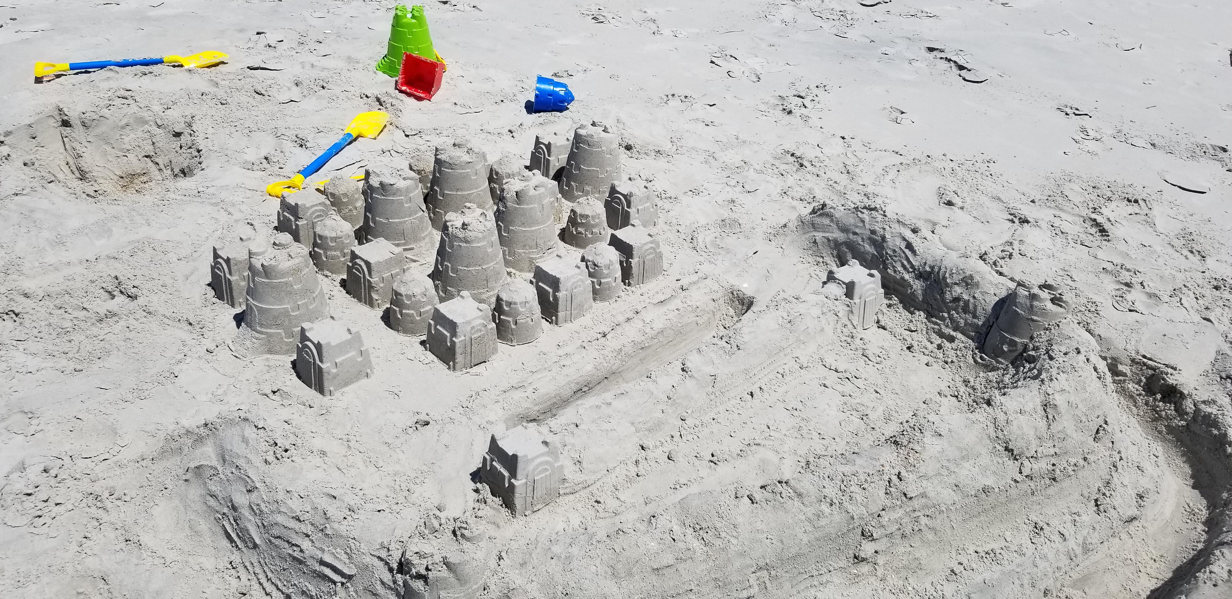 I made a sand kingdom r/beach