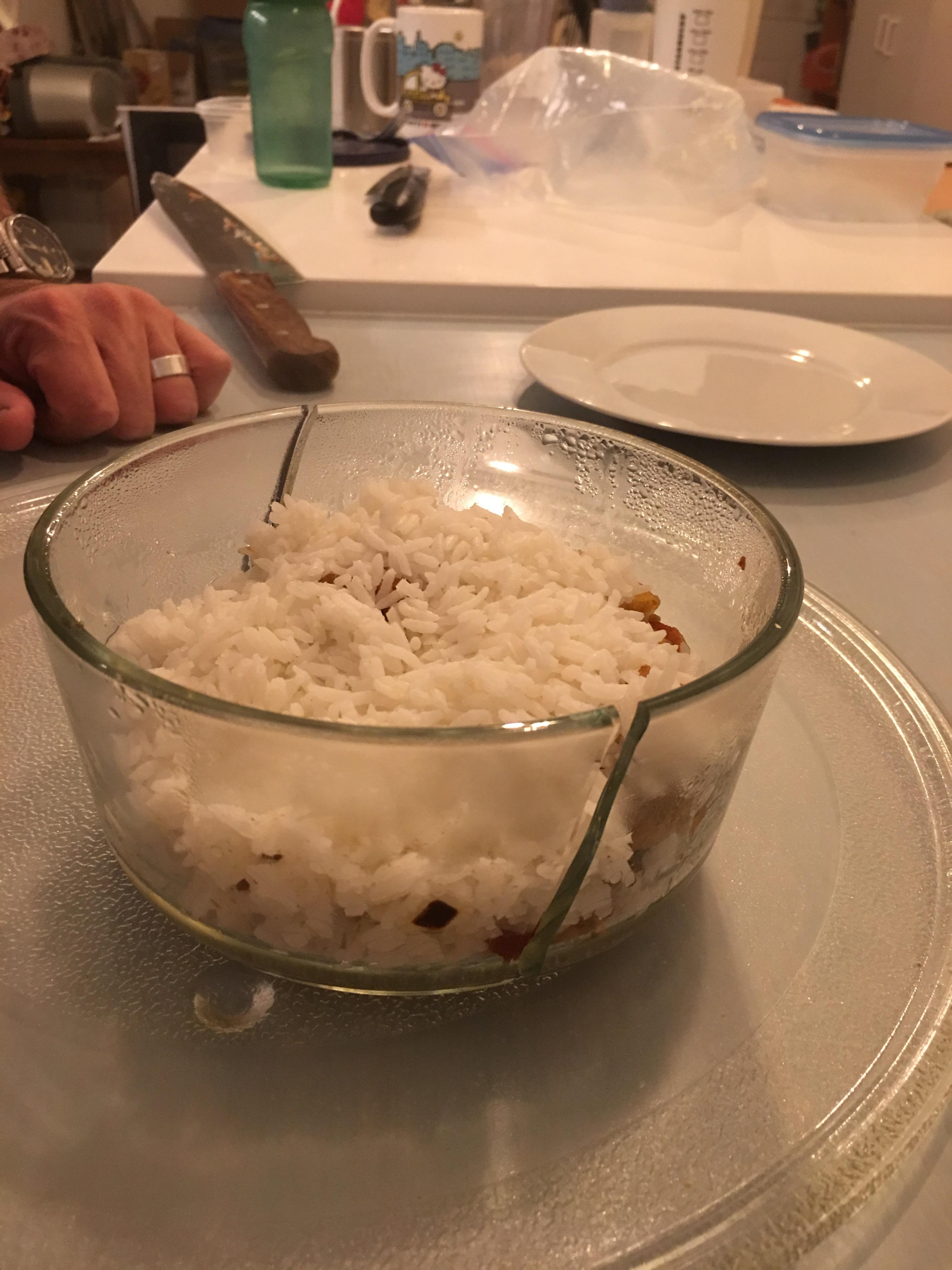 The microwave broke the bowl... r/mildlyinteresting