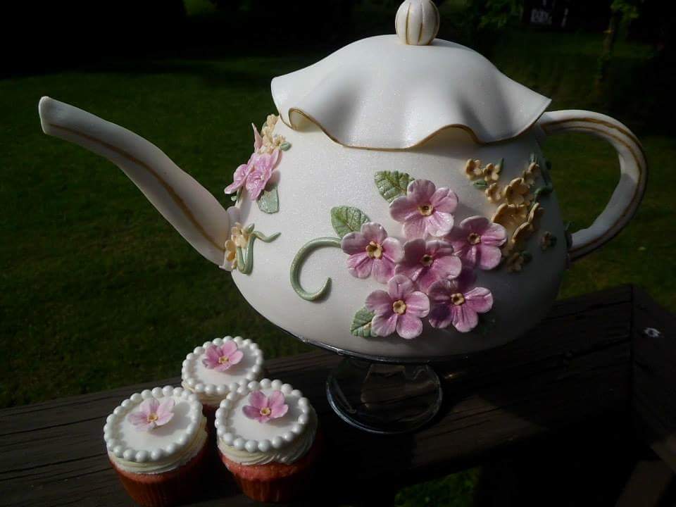 Teapot cake and cupcakes for a wedding shower r/Baking