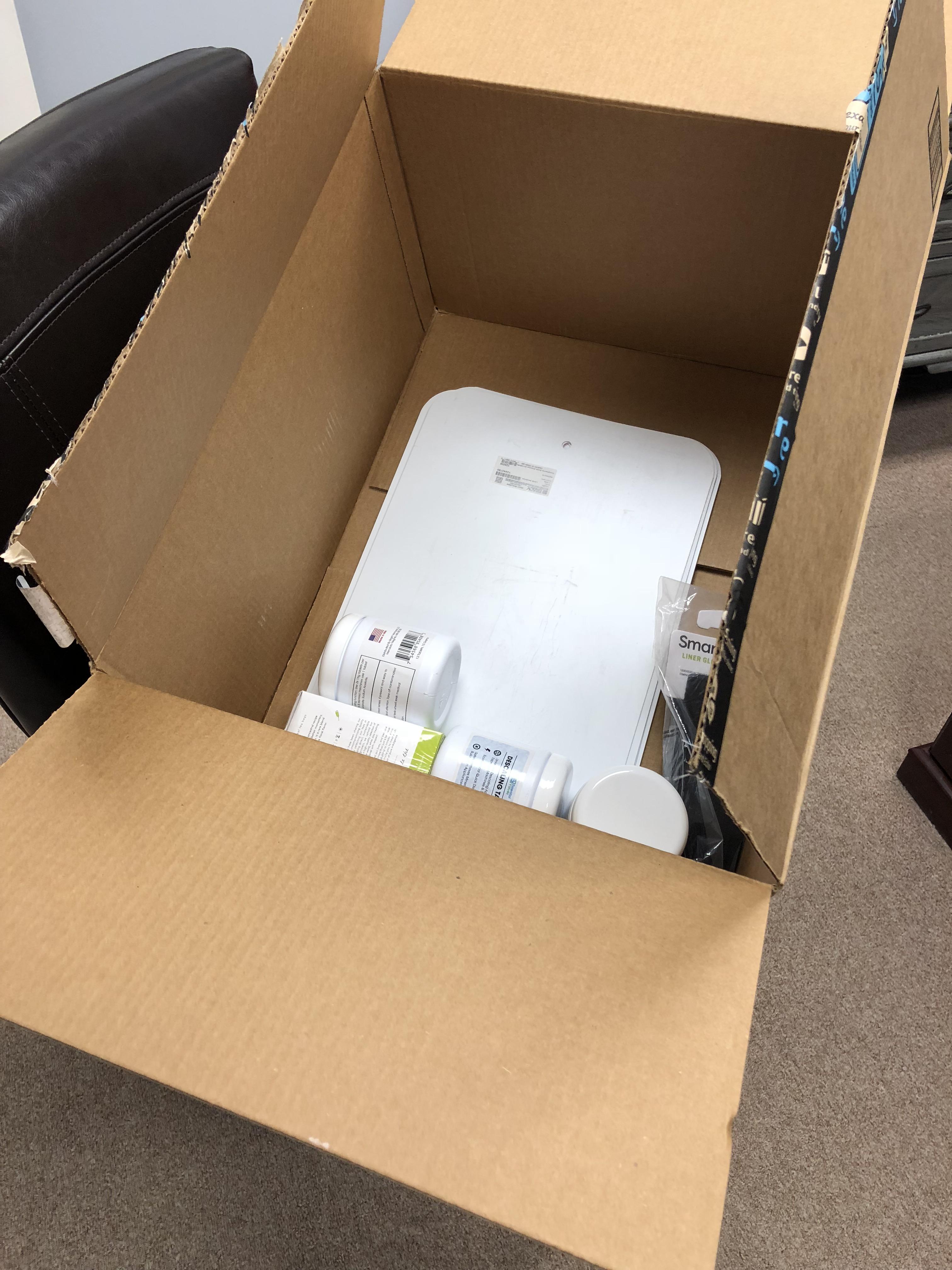 The size of this Amazon box vs. the contents inside r/mildlyinfuriating