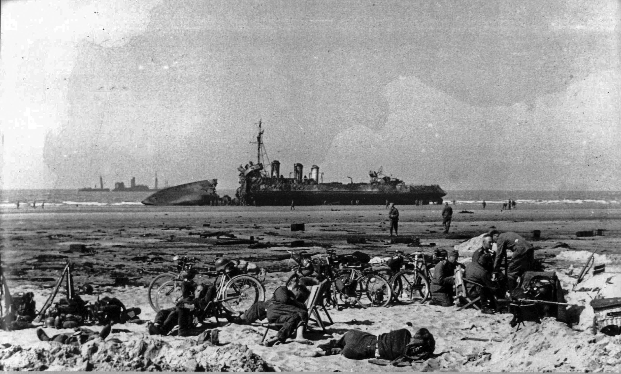 Dunkirk week German troops in the Dunkirk beaches, in the background