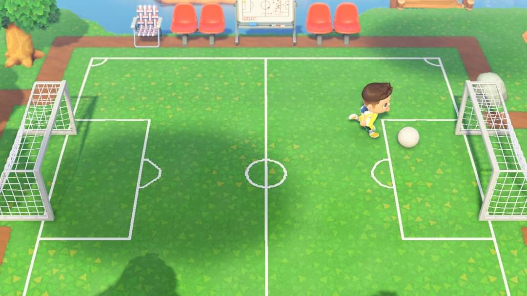 Are there flag poles in ACNH, so I can finish my soccer field? r