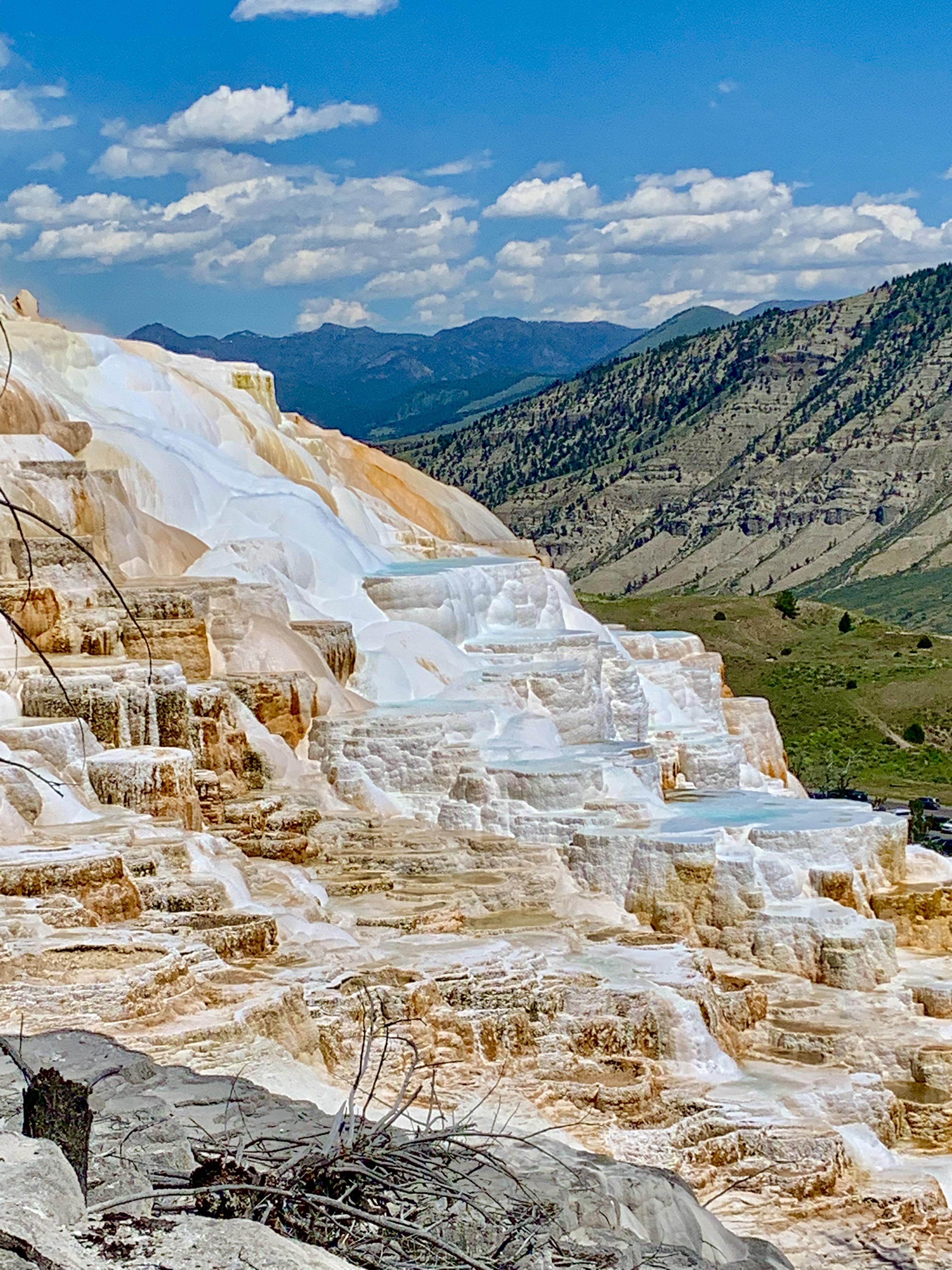 Mammoth hot springs Yellowstone National park [OC] [2536x1125] r