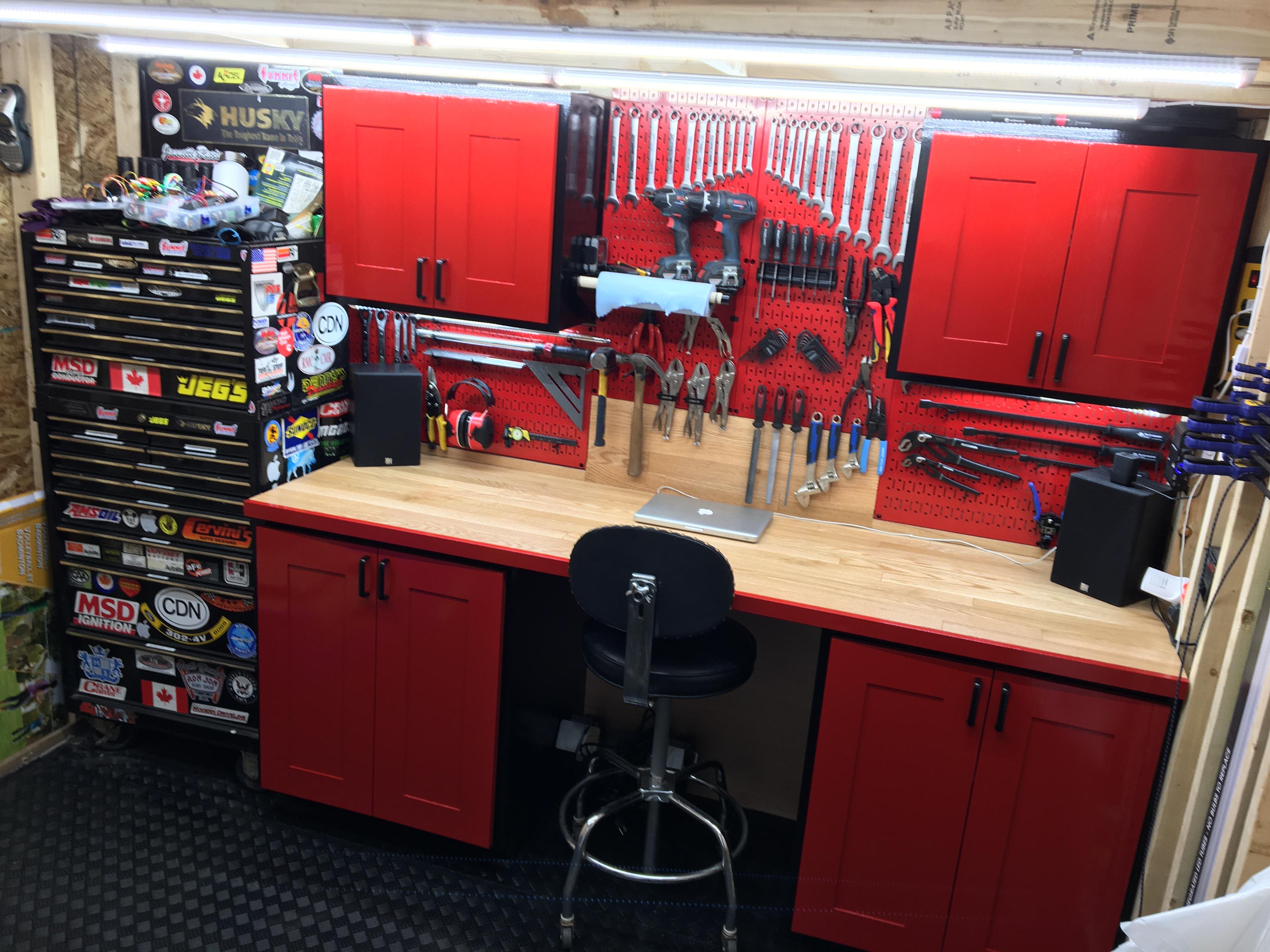 Home built work bench in my 10x10 shed r/garageporn