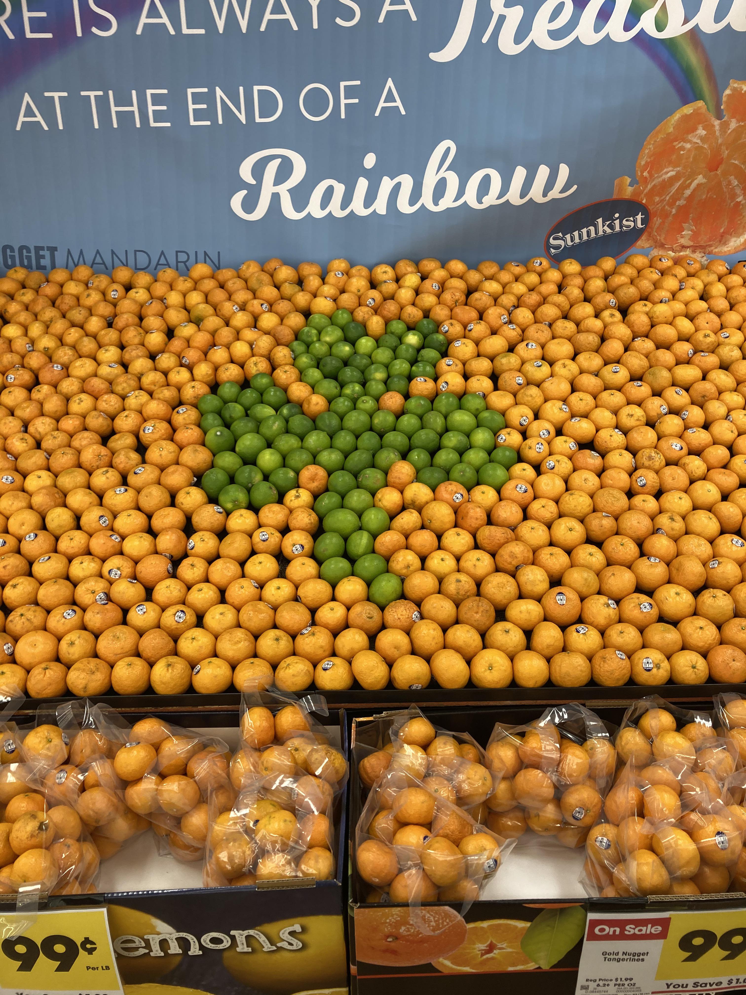 The festive citrus display at my grocery store. r/mildlyinteresting