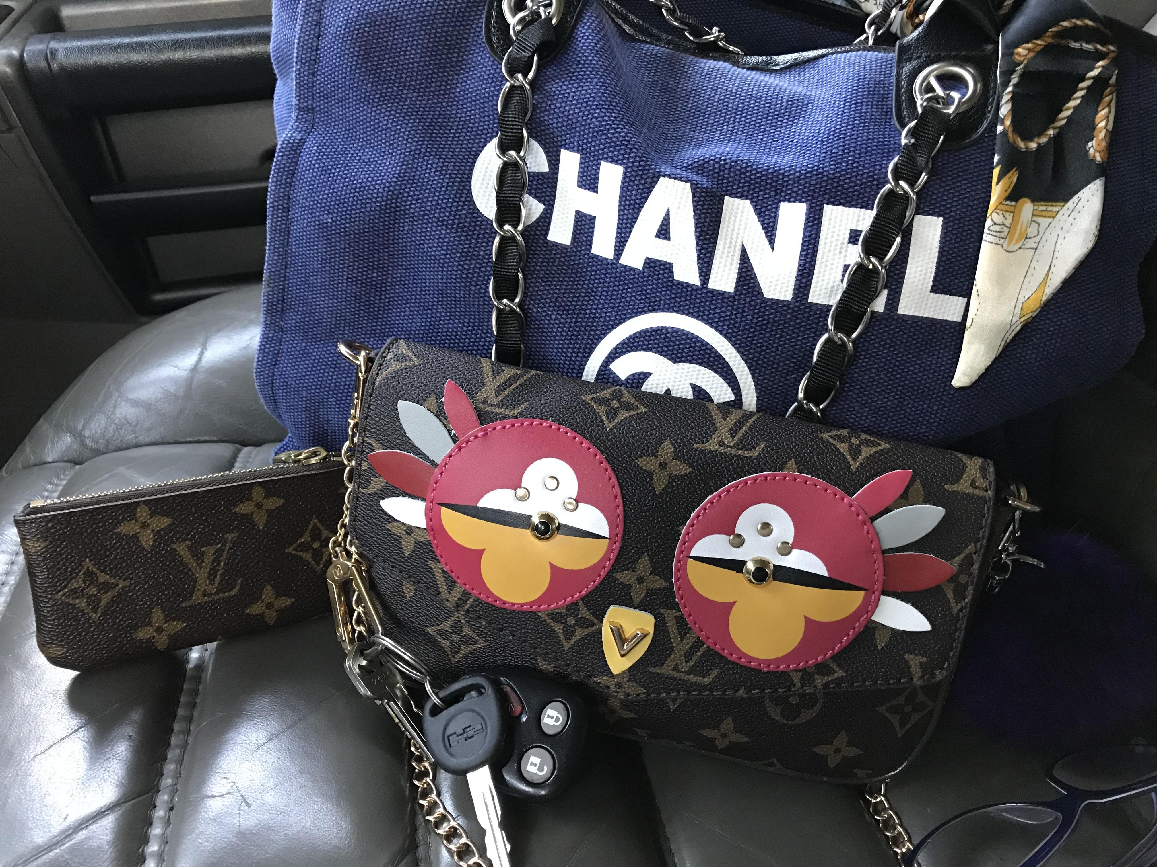 Love this DHgate bag the canvas looks just like my authentic cles. r