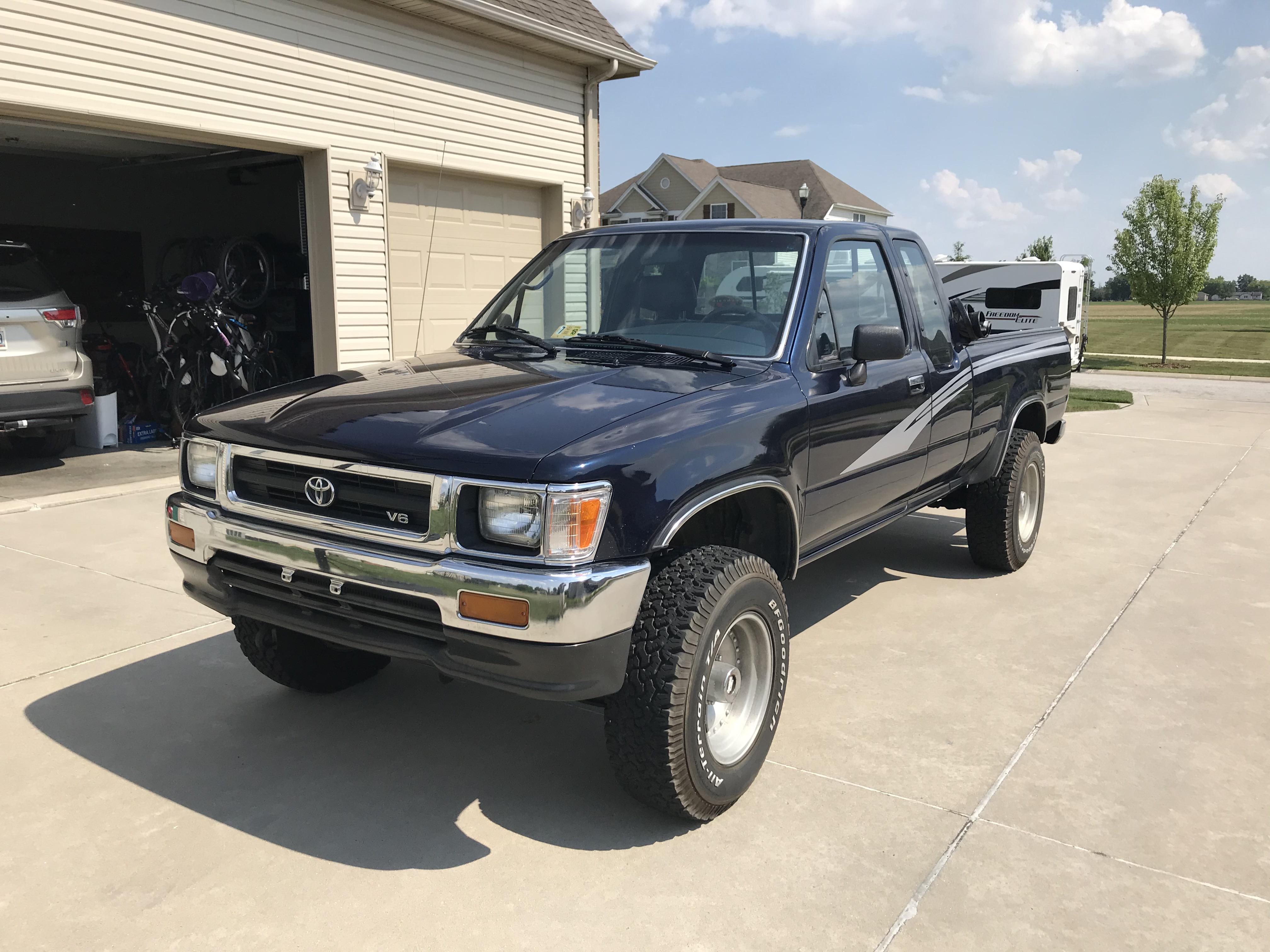 Had a chance to wash and wax! (‘93 pickup) : r/ToyotaPickup