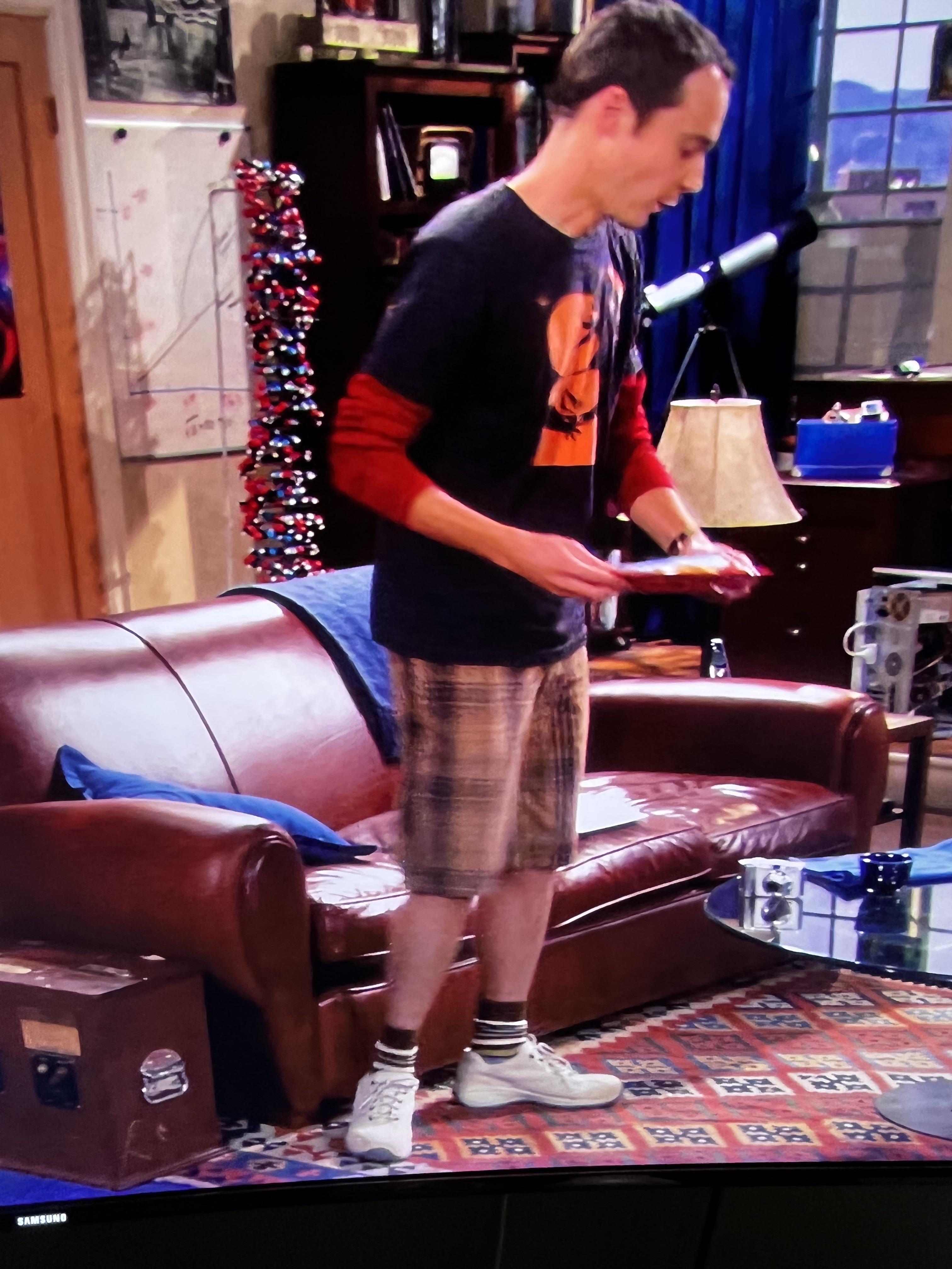 S1 EP4 is one of the only times I have seen Sheldon cooper wear shorts