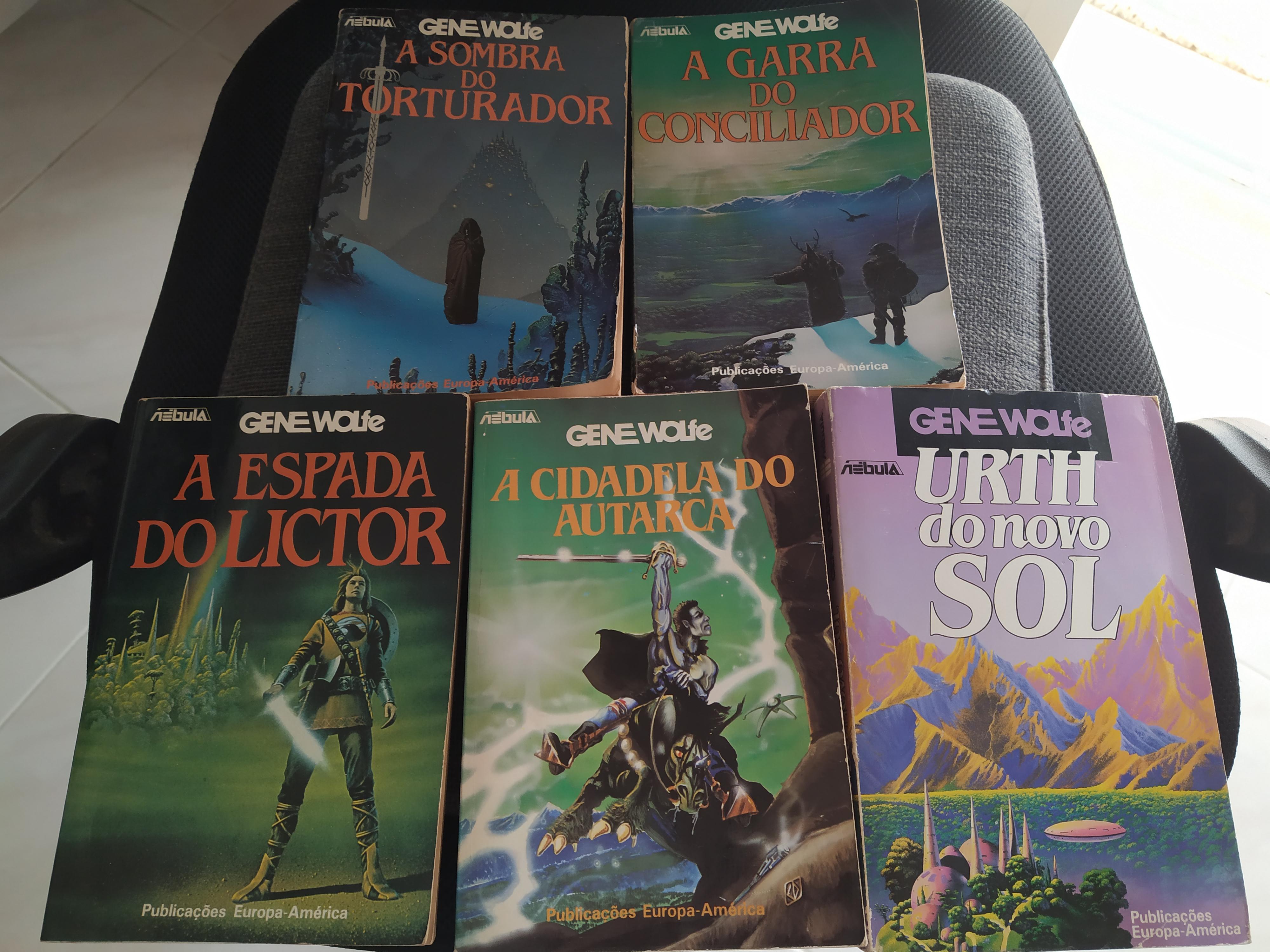 Curious to known what you guys think of the portuguese covers r/genewolfe