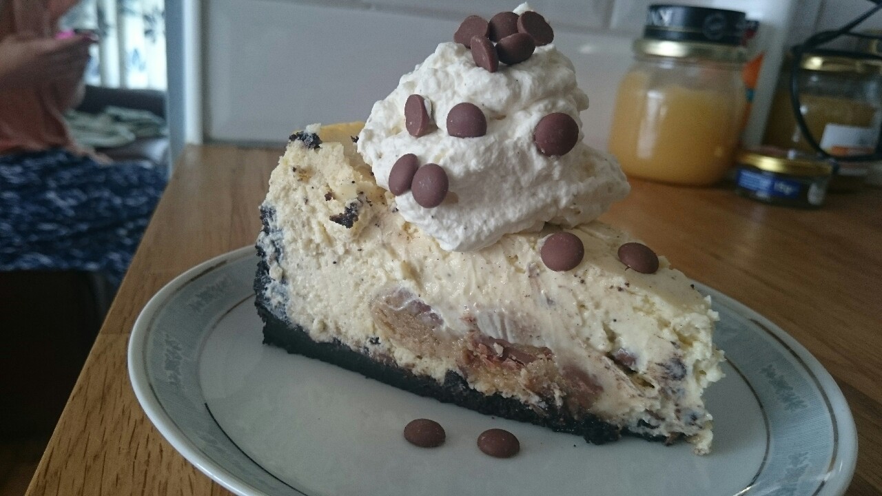 [Homemade] Chocolate chip cookie dough cheesecake r/food