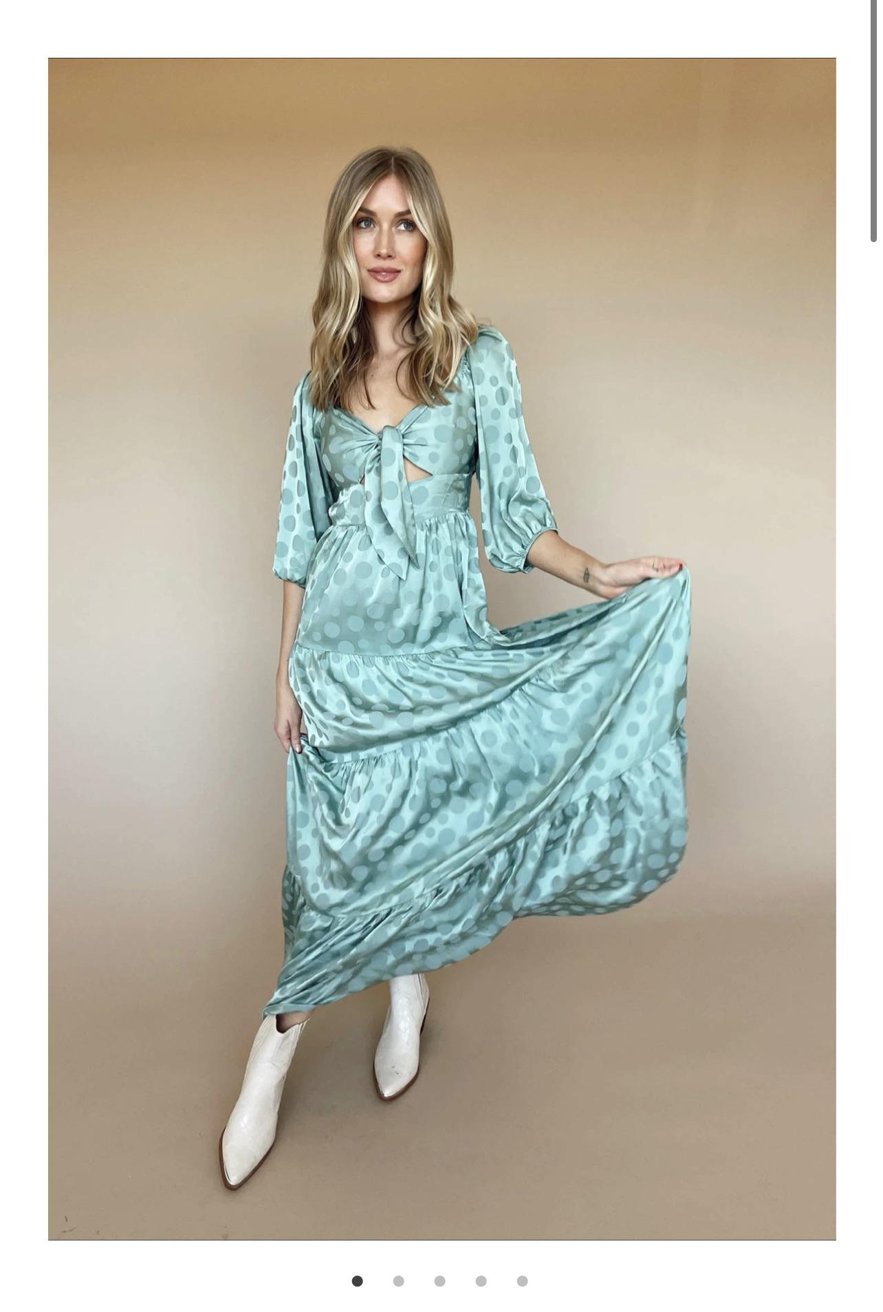 Obsessed with this vestique dress, only problem is my shoulders are too