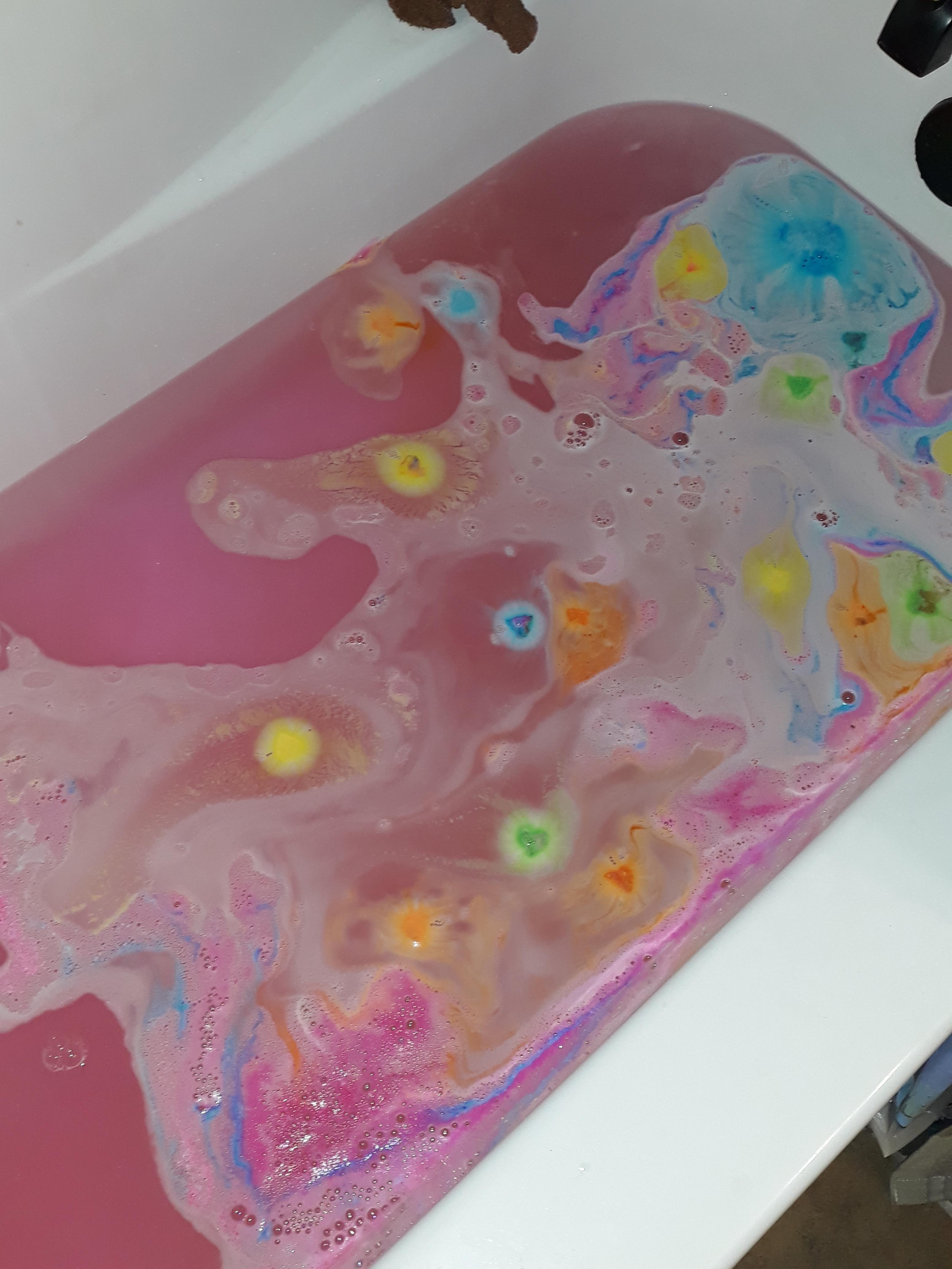 Love locket amazeballs bath bomb! It's hollow and it has smaller heart