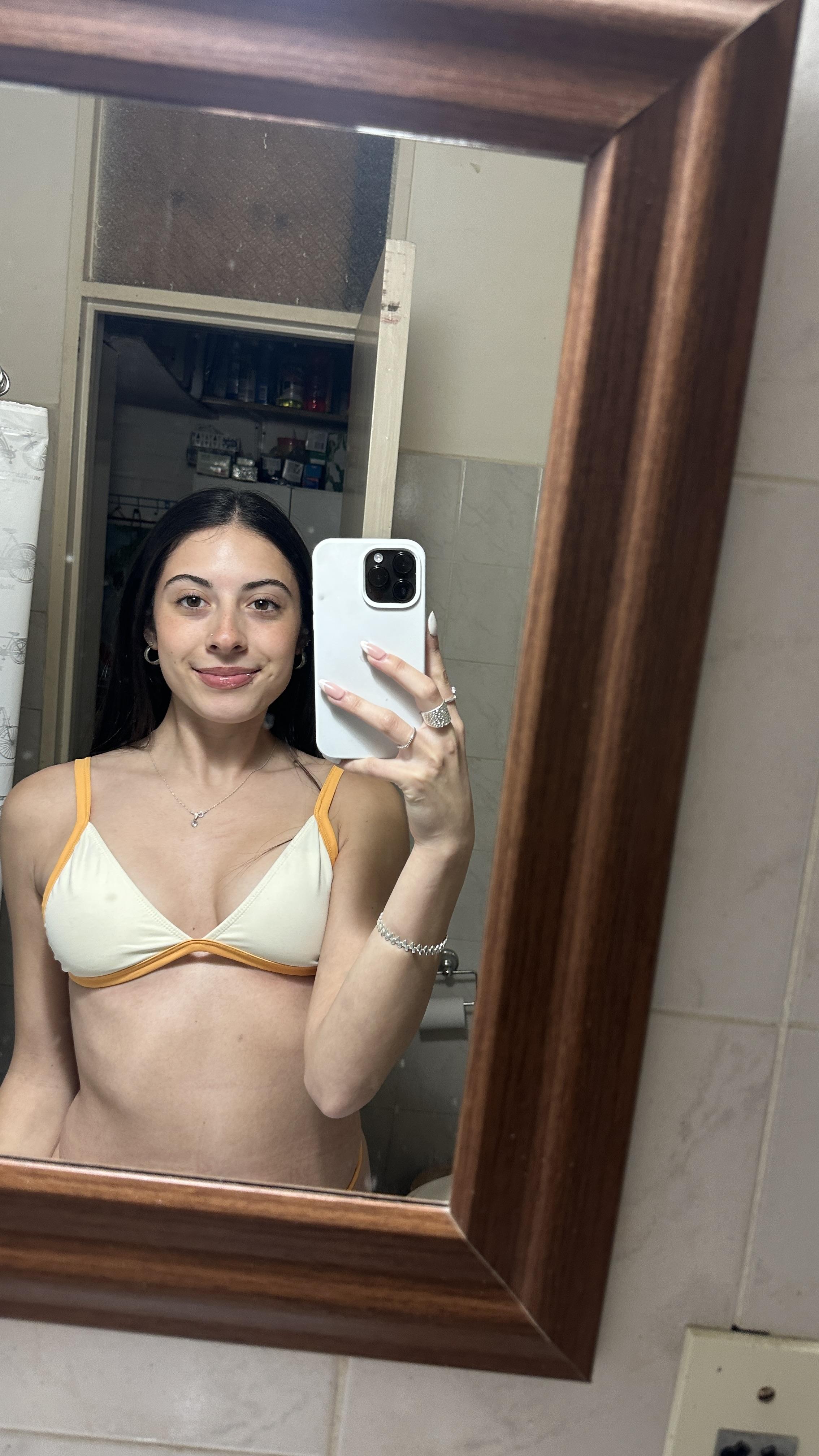 Would you want me to send you sexy selfies everyday? : realsexyselfies