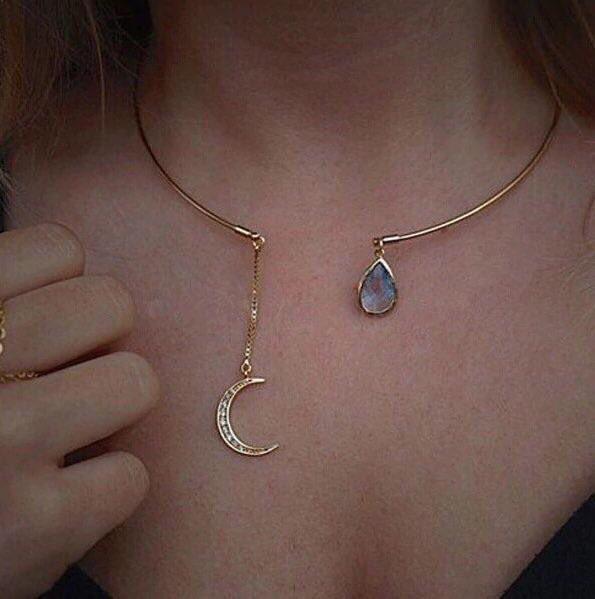 anyone know where i can find this necklace or a similar one? r