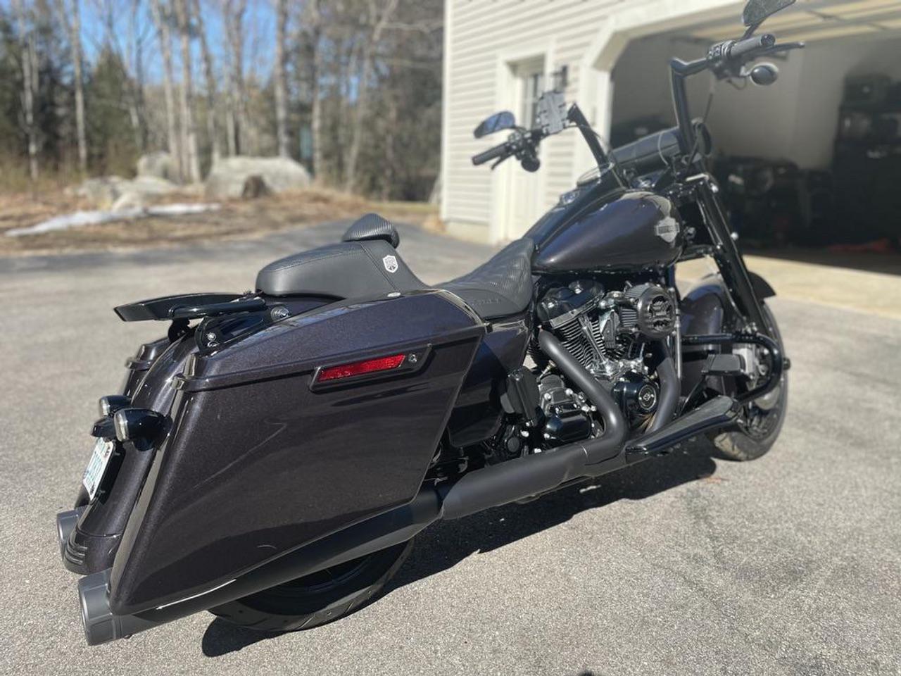 Anybody know what handlebars these are? Road king special r/Harley