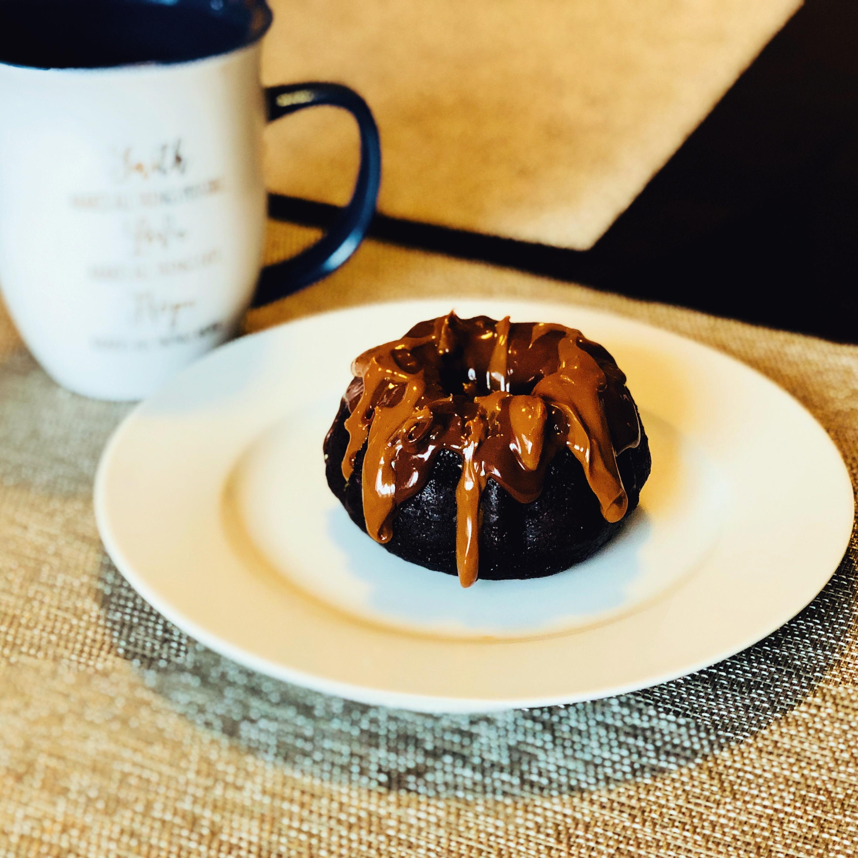 Mini Chocolate Cake with a Chocolate Glaze and Dulce de Leche r/Baking