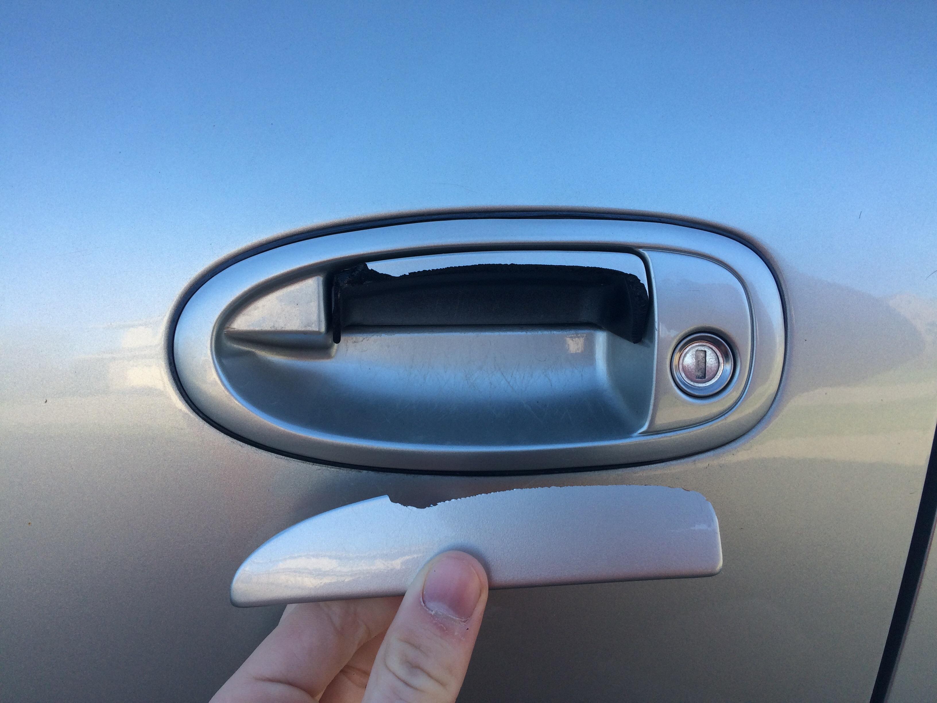 My door handle came off r/mildlyinfuriating