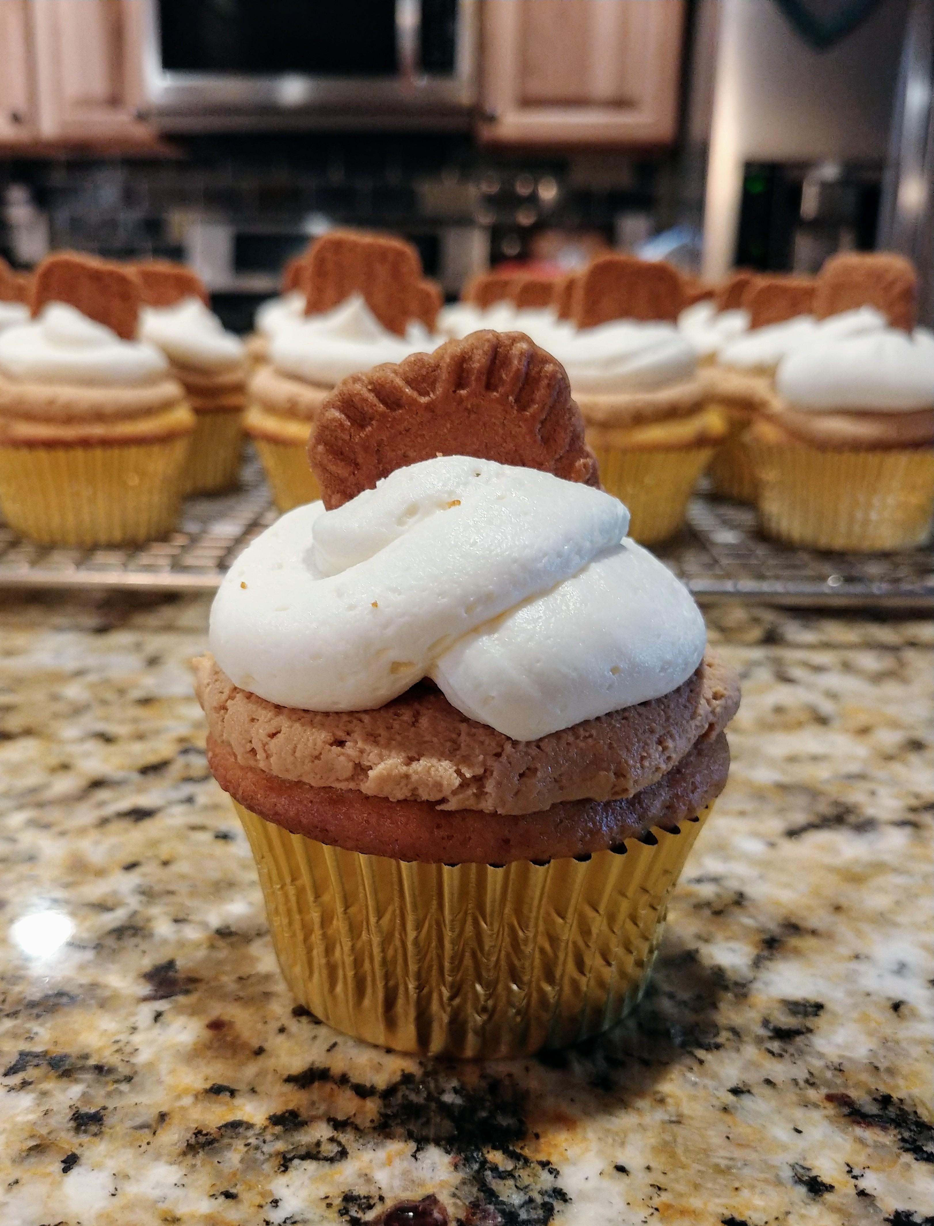 Biscoff cupcakes with cookie butter whip and white chocolate frosting. [Homemade] r/food